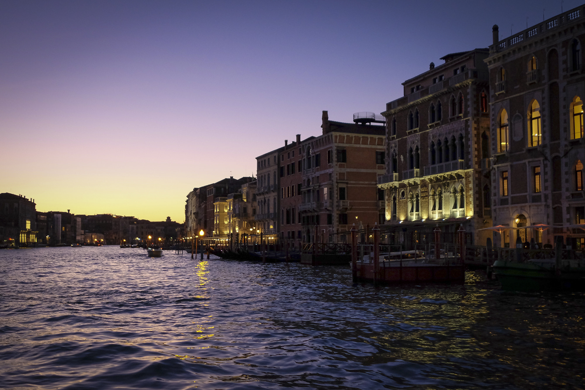 Fujifilm X-T10 + Fujifilm XF 10-24mm F4 R OIS sample photo. Blue hour on the grand canal photography