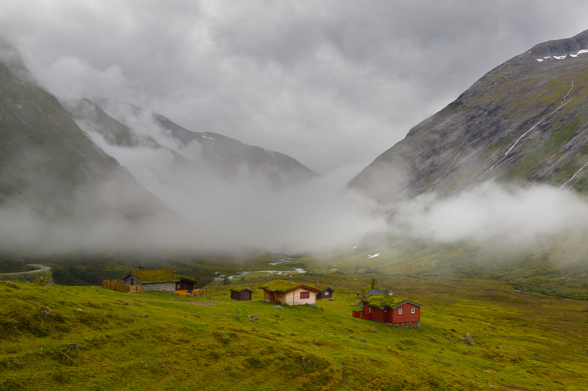 Canon EF-S 10-22mm F3.5-4.5 USM sample photo. On the road to geiranger. photography