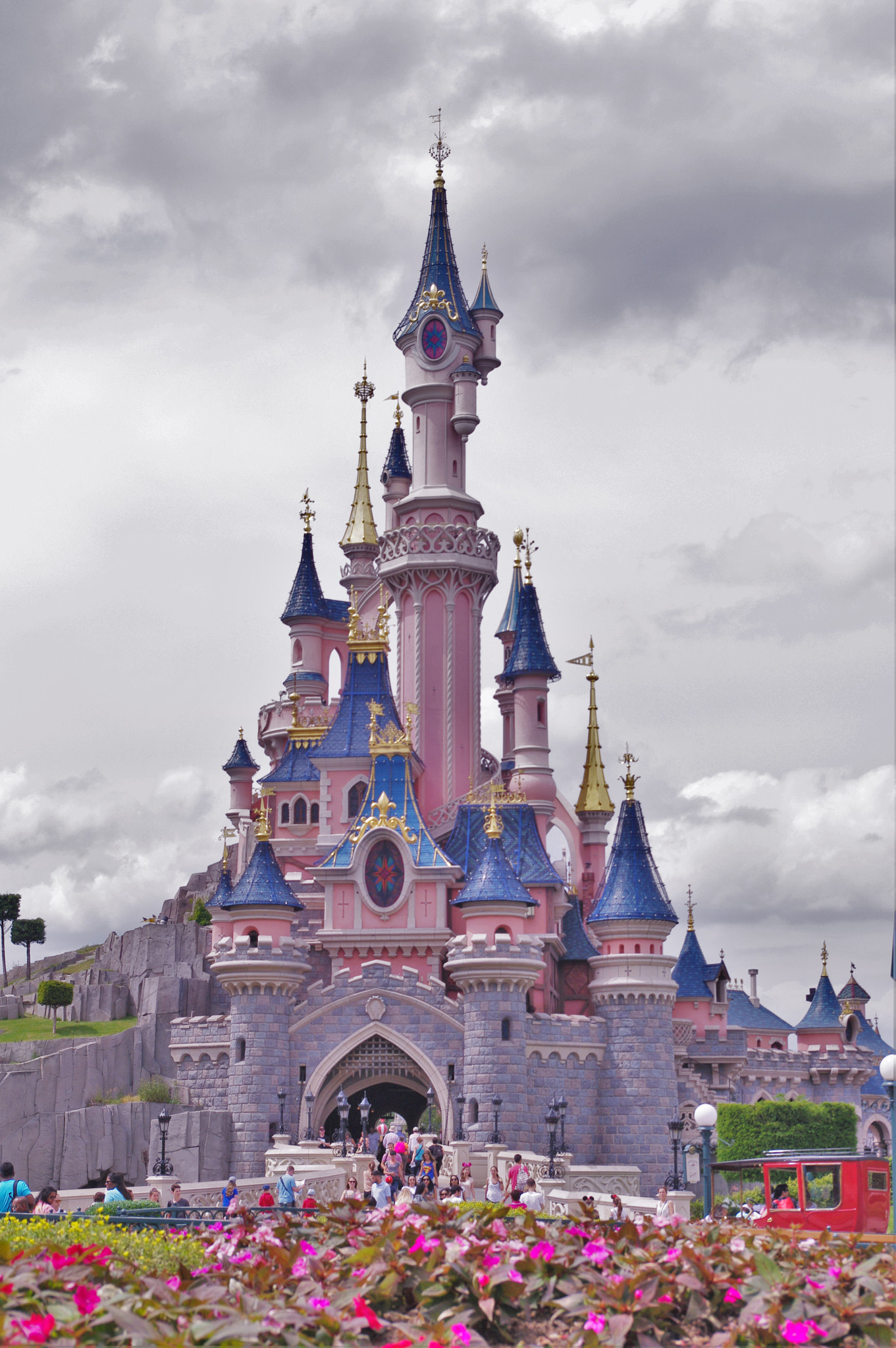 Pentax K-7 sample photo. Paris disneyland photography