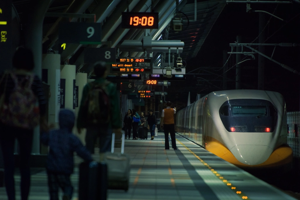 Night time train by Ming-Jer Wu on 500px.com