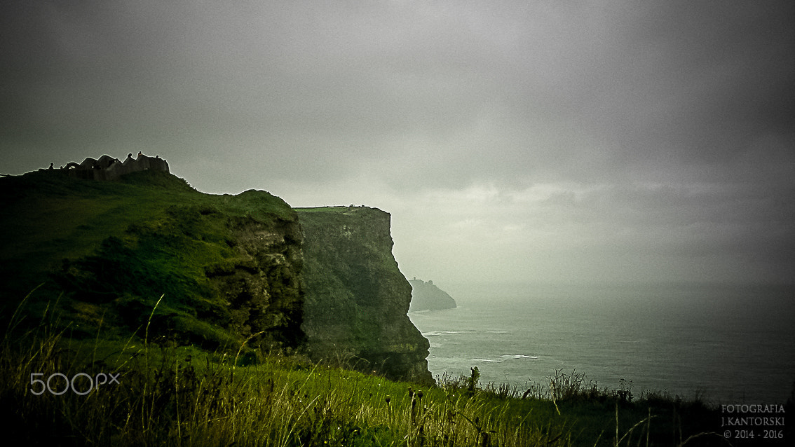 Kodak EASYSHARE CX7310 DIGITAL CAMERA sample photo. Cliffs 2 photography