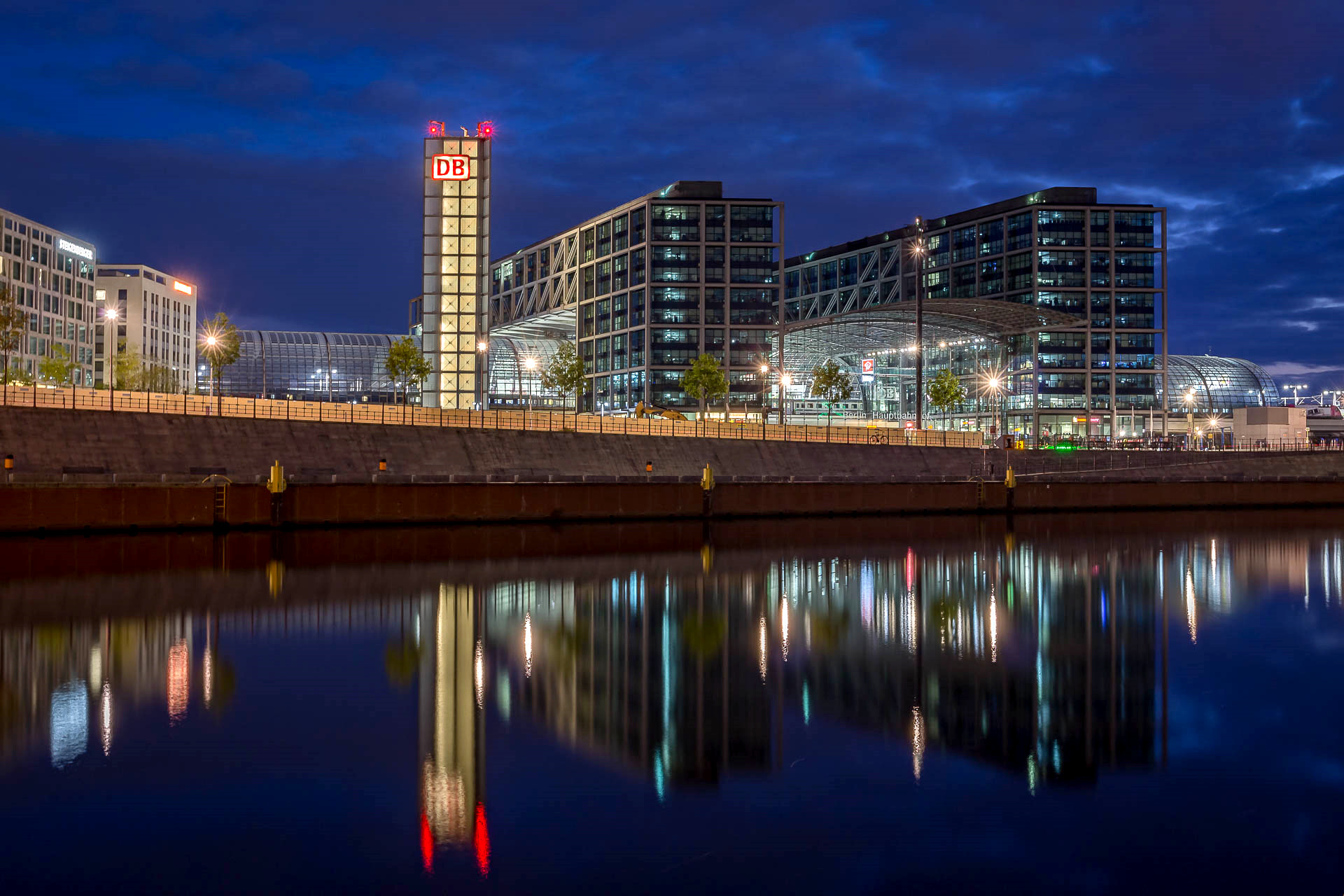 Canon EF-M 11-22mm F4-5.6 IS STM sample photo. Hauptbahnhof photography