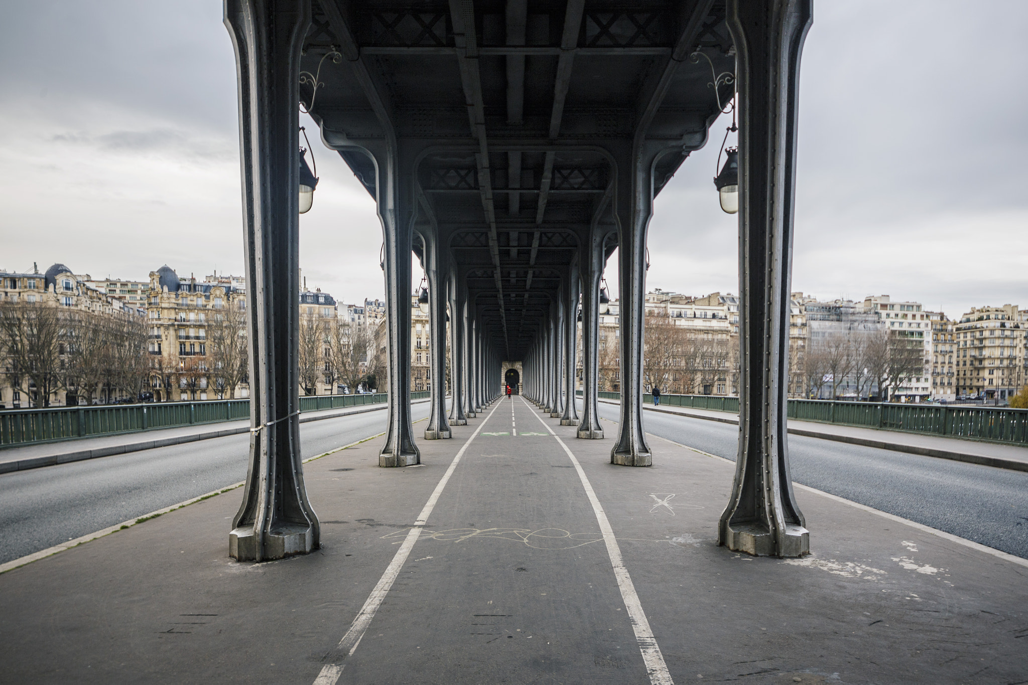 Canon EOS 6D + Sigma 12-24mm F4.5-5.6 II DG HSM sample photo. Pont de bir-hakeim photography