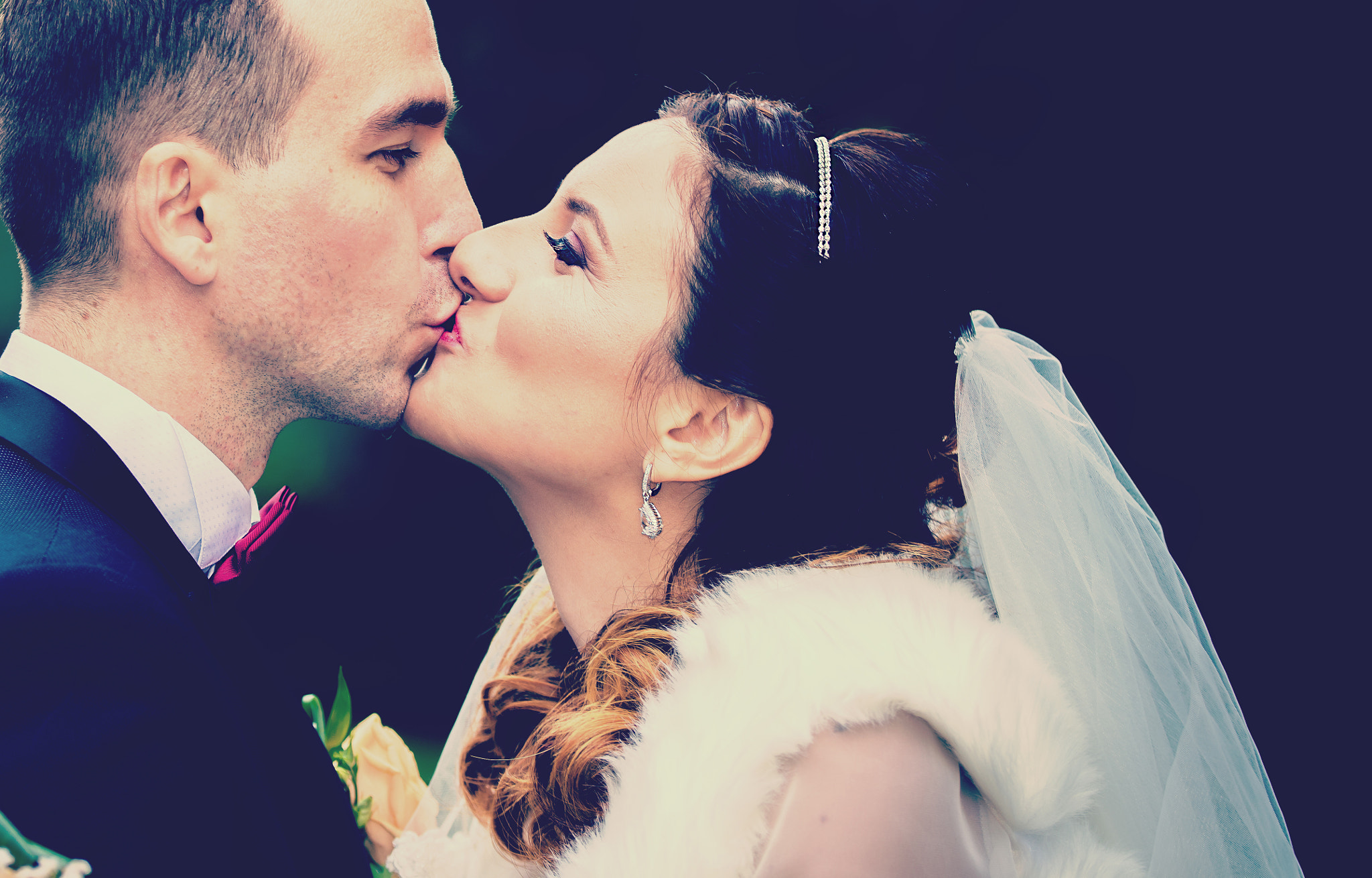 Nikon D7200 + Sigma 50-100mm F1.8 DC HSM Art sample photo. Kiss! photography