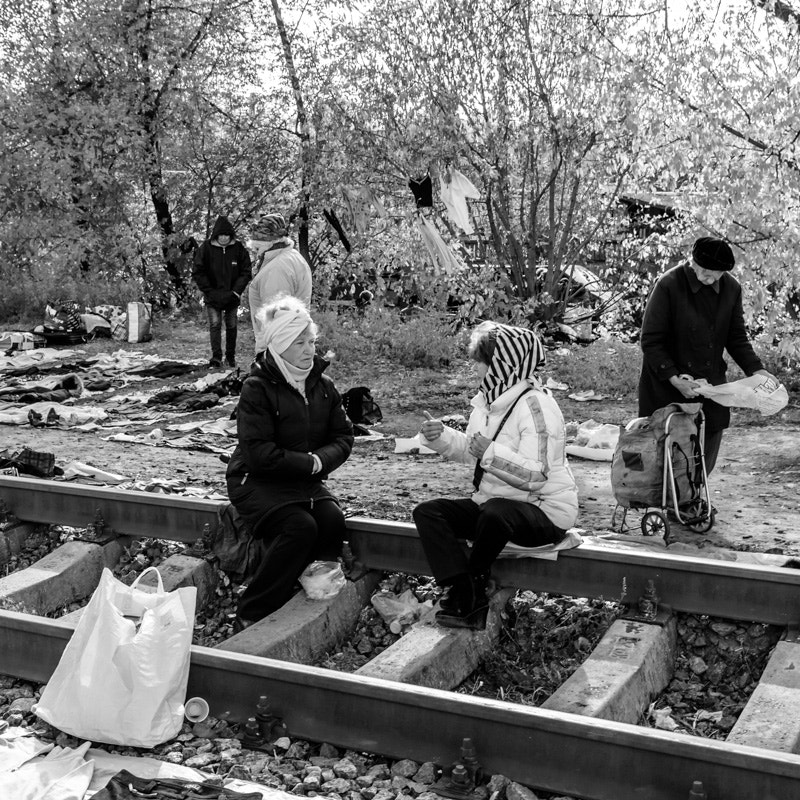 Nikon D800 sample photo. Sincere conversation on railway tracks. at the flea market. photography