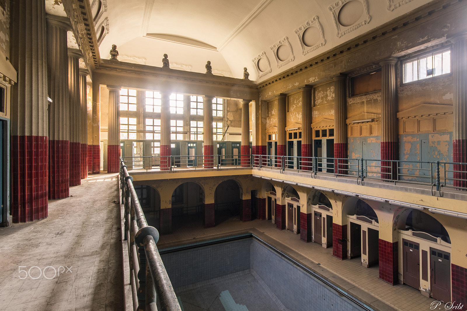 Canon EOS 1100D (EOS Rebel T3 / EOS Kiss X50) + Sigma 10-20mm F4-5.6 EX DC HSM sample photo. Altes stadtbad leipzig | old swimming bath leipzig photography