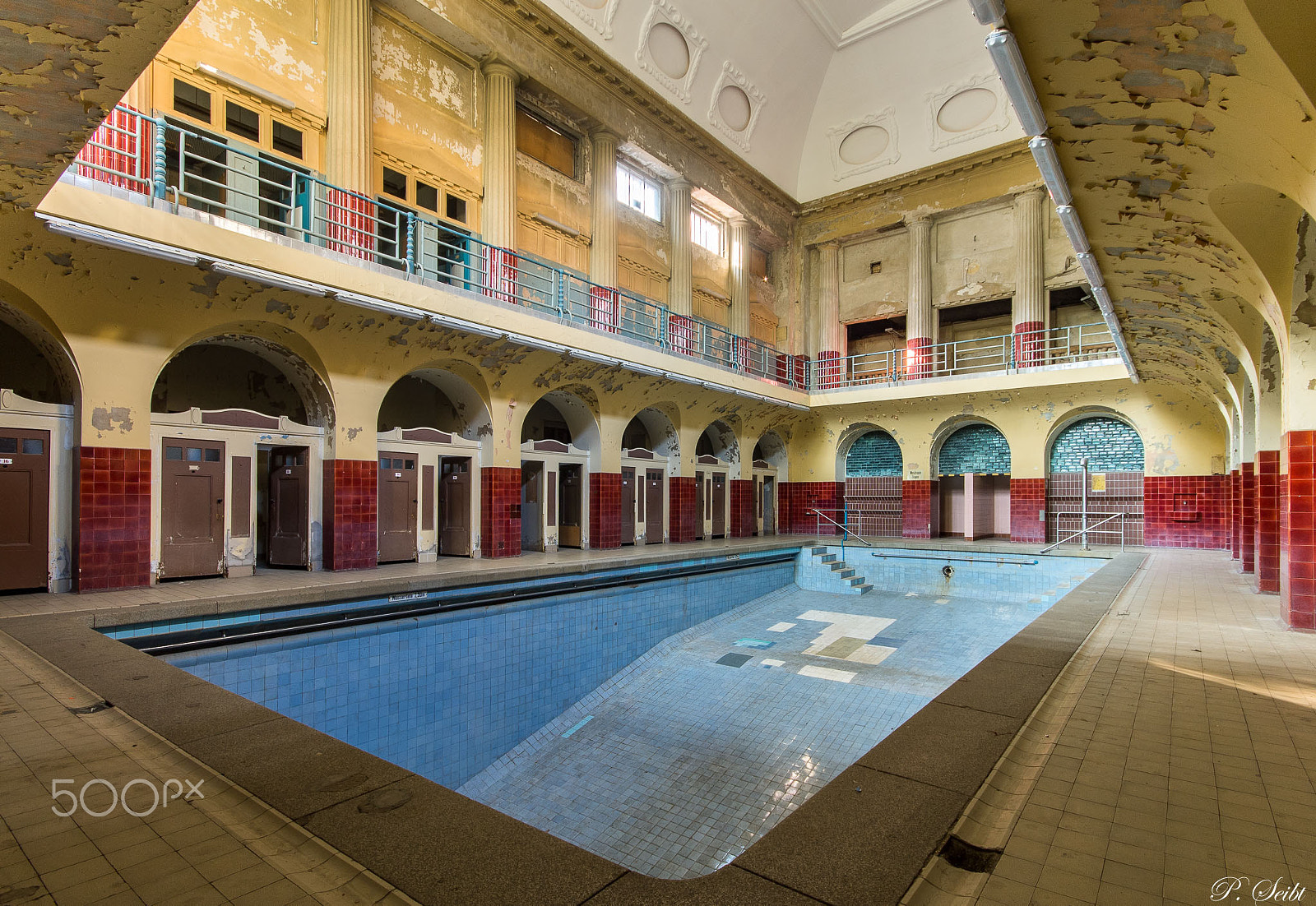 Canon EOS 1100D (EOS Rebel T3 / EOS Kiss X50) + Sigma 10-20mm F4-5.6 EX DC HSM sample photo. Altes stadtbad leipzig | old swimming bath leipzig photography