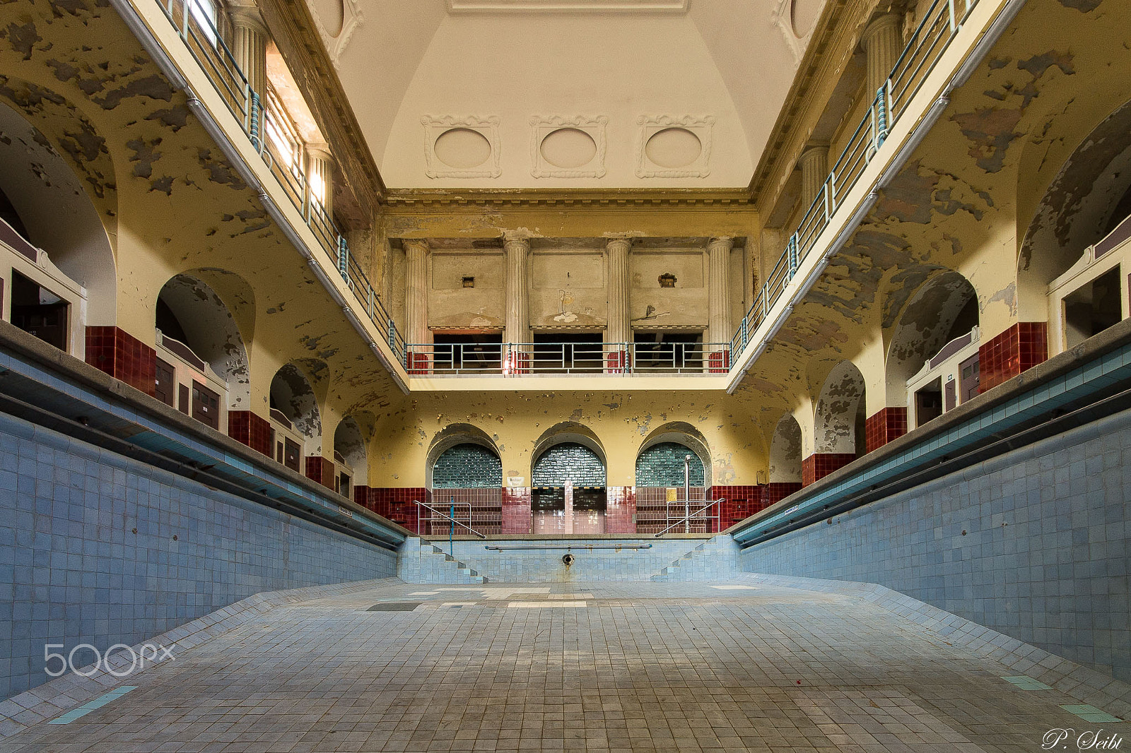 Canon EOS 1100D (EOS Rebel T3 / EOS Kiss X50) + Sigma 10-20mm F4-5.6 EX DC HSM sample photo. Altes stadtbad leipzig | old swimming bath leipzig photography