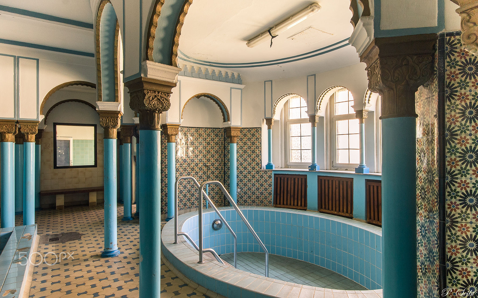 Canon EOS 1100D (EOS Rebel T3 / EOS Kiss X50) + Sigma 10-20mm F4-5.6 EX DC HSM sample photo. Altes stadtbad leipzig | old swimming bath leipzig photography