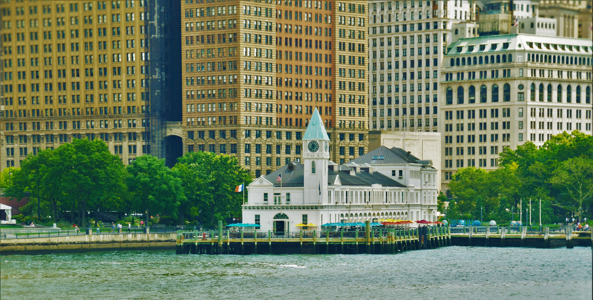 Nikon D5300 + Nikon AF-S DX Nikkor 18-200mm F3.5-5.6G ED VR II sample photo. Pier a harbor house, new york photography