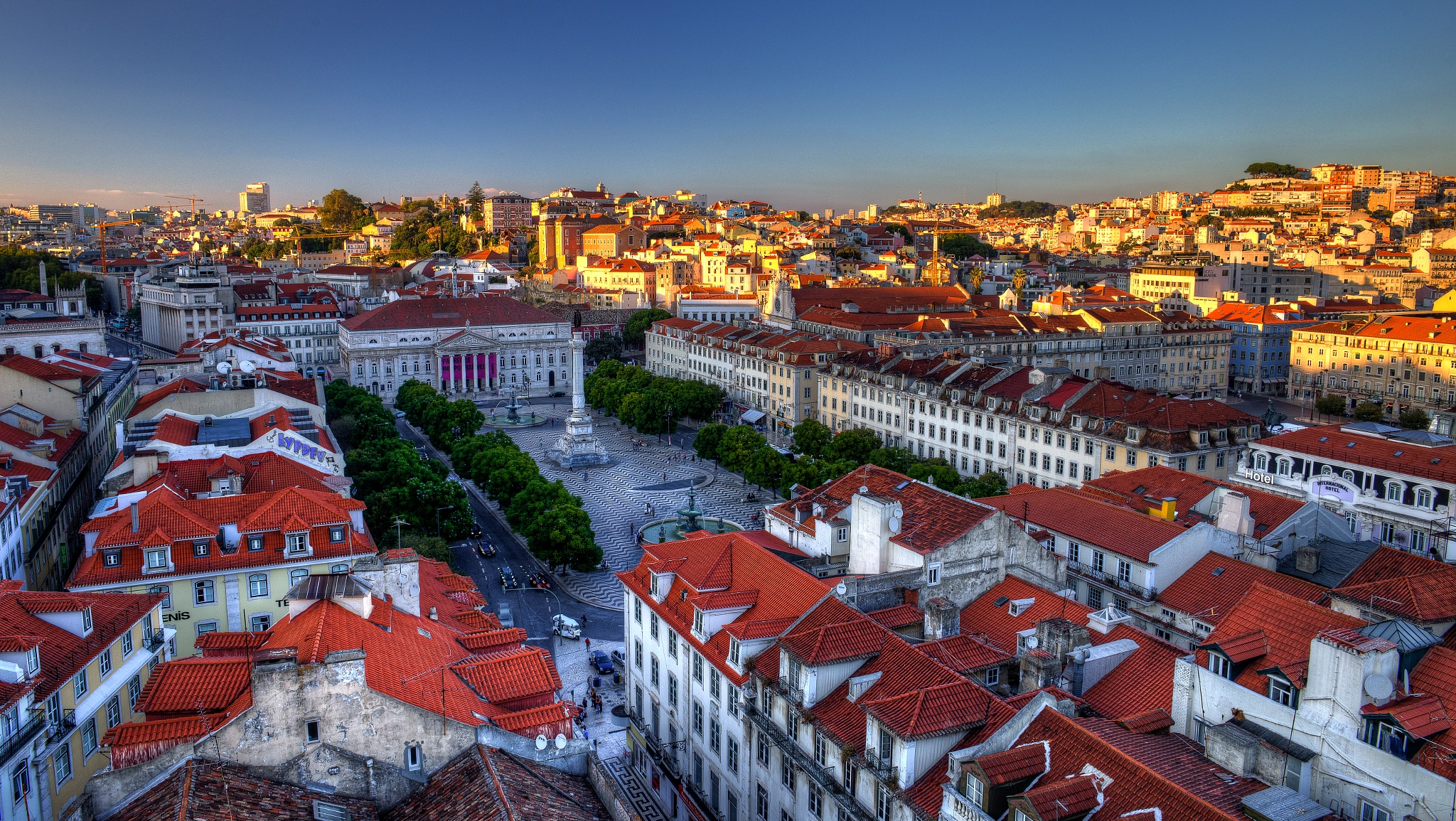 Canon EF 24mm F2.8 IS USM sample photo. Red lisbon rooftops photography