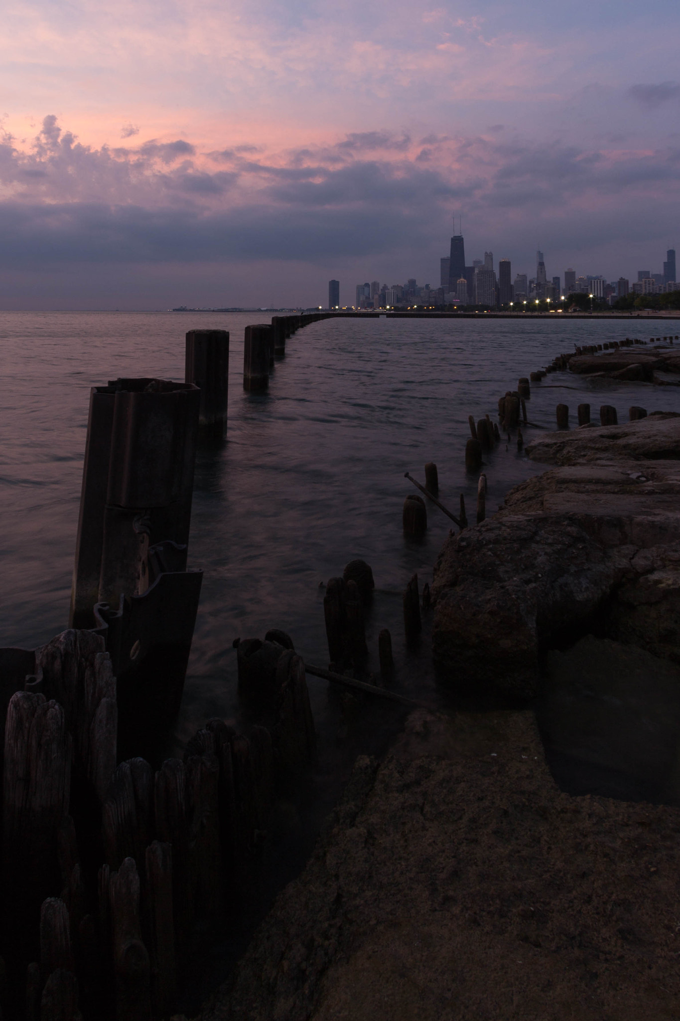Canon EOS 600D (Rebel EOS T3i / EOS Kiss X5) + Canon EF-S 10-22mm F3.5-4.5 USM sample photo. Chicago sunrise photography