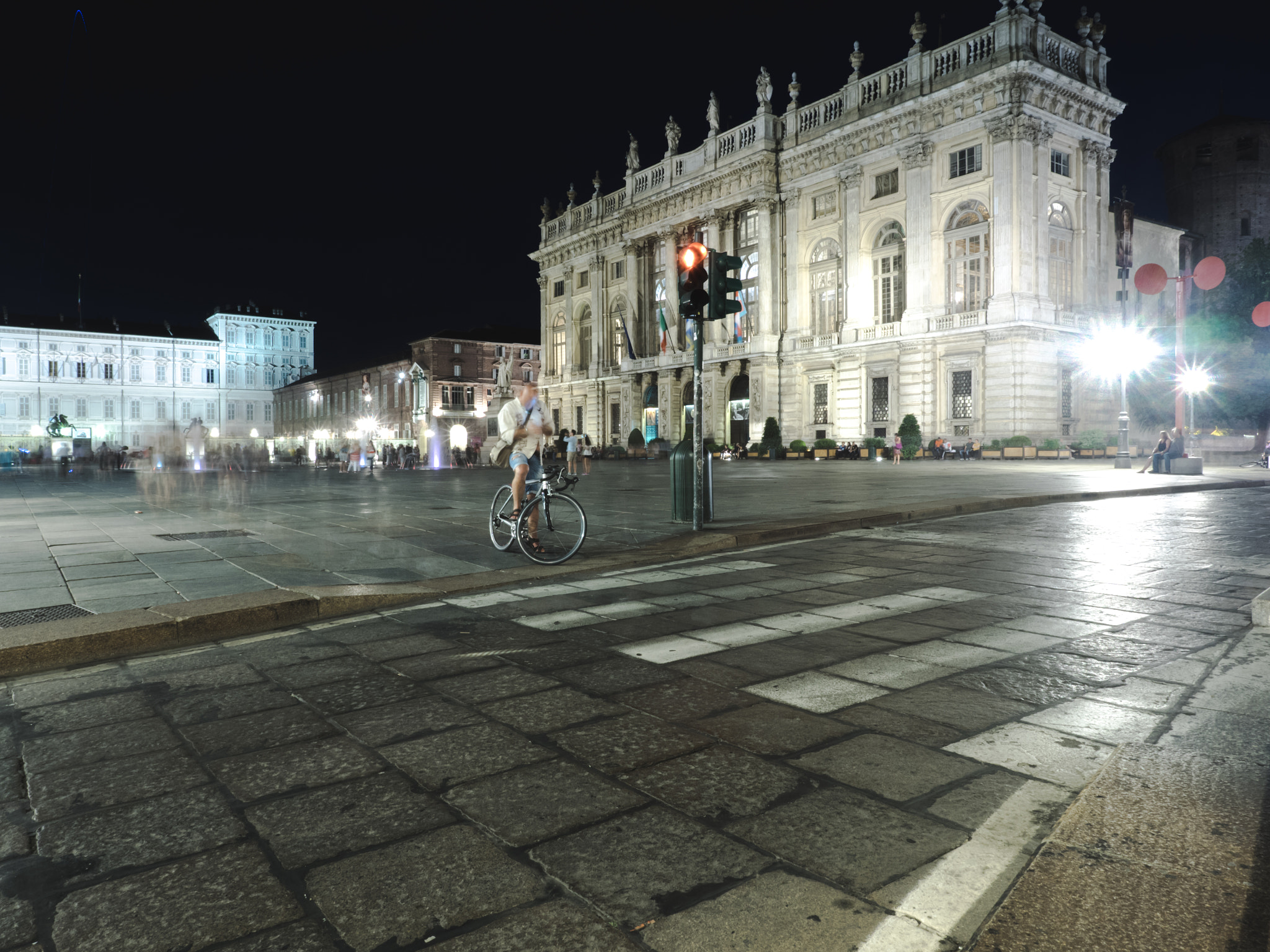 Olympus OM-D E-M1 + OLYMPUS M.12mm F2.0 sample photo. Turin by night photography