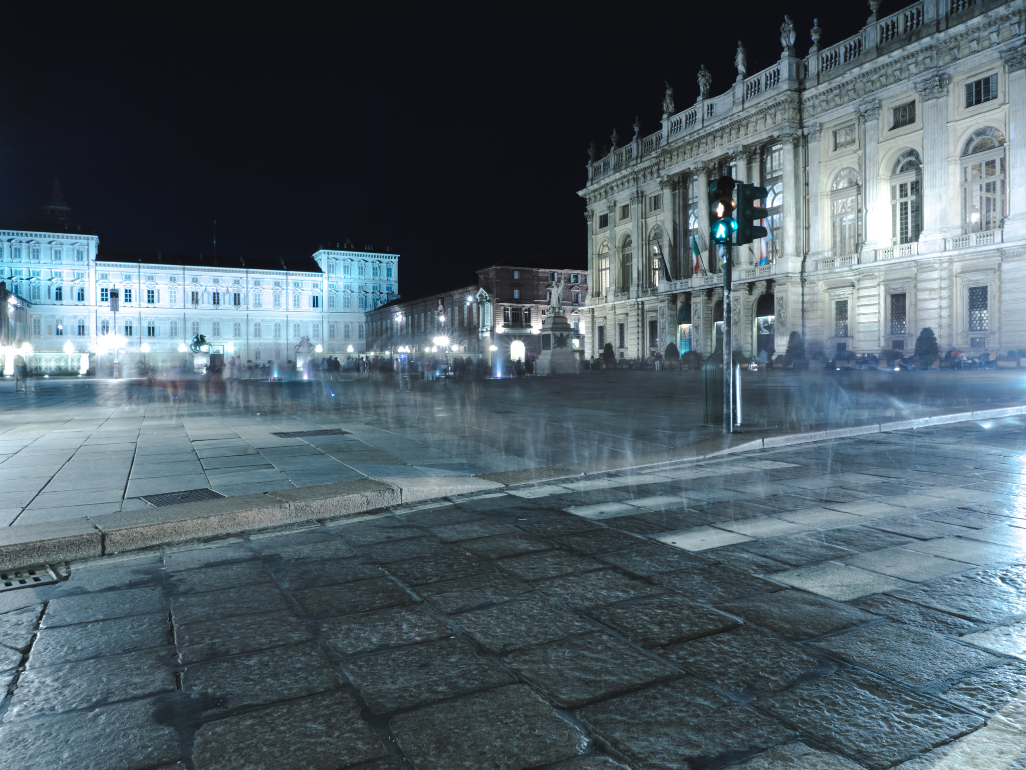 Olympus OM-D E-M1 + OLYMPUS M.12mm F2.0 sample photo. Turin by night photography