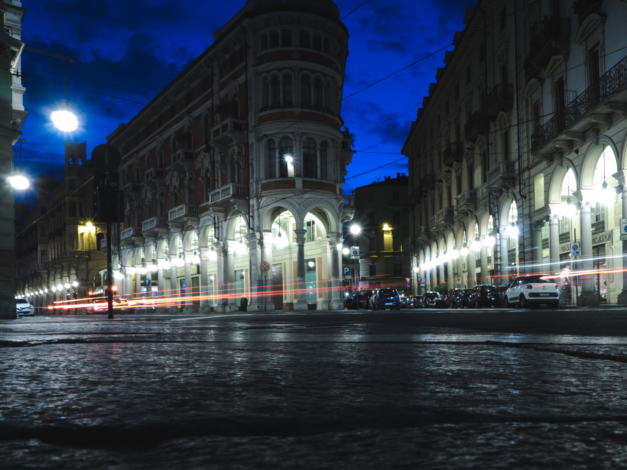 Olympus OM-D E-M1 + OLYMPUS M.12mm F2.0 sample photo. Turin by night photography