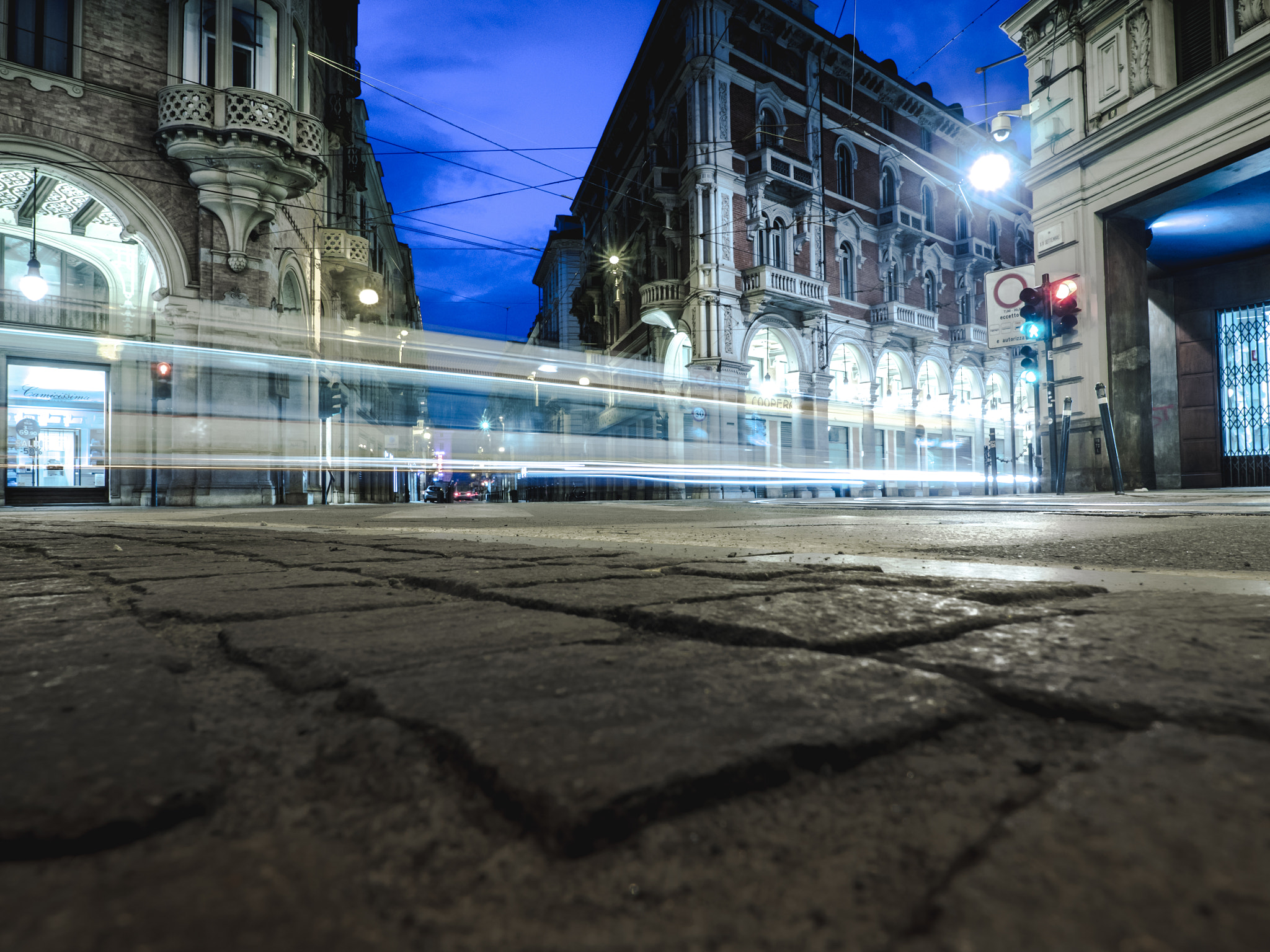 Olympus OM-D E-M1 + OLYMPUS M.12mm F2.0 sample photo. Turin by night photography