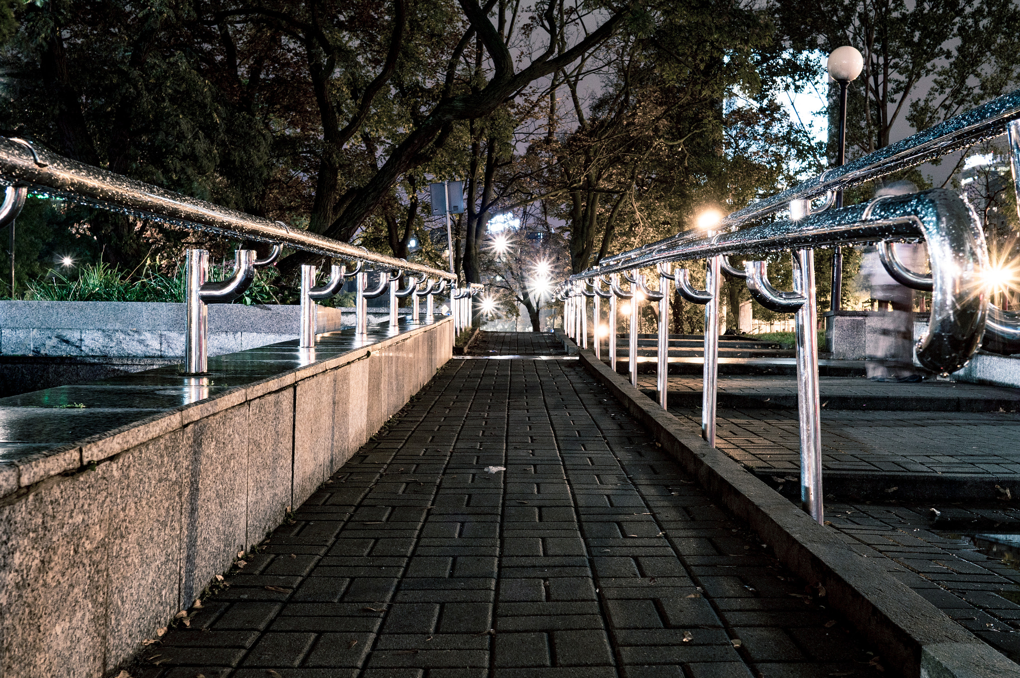 Panasonic Lumix DMC-GX8 + LUMIX G 20/F1.7 II sample photo. Warsaw at night photography