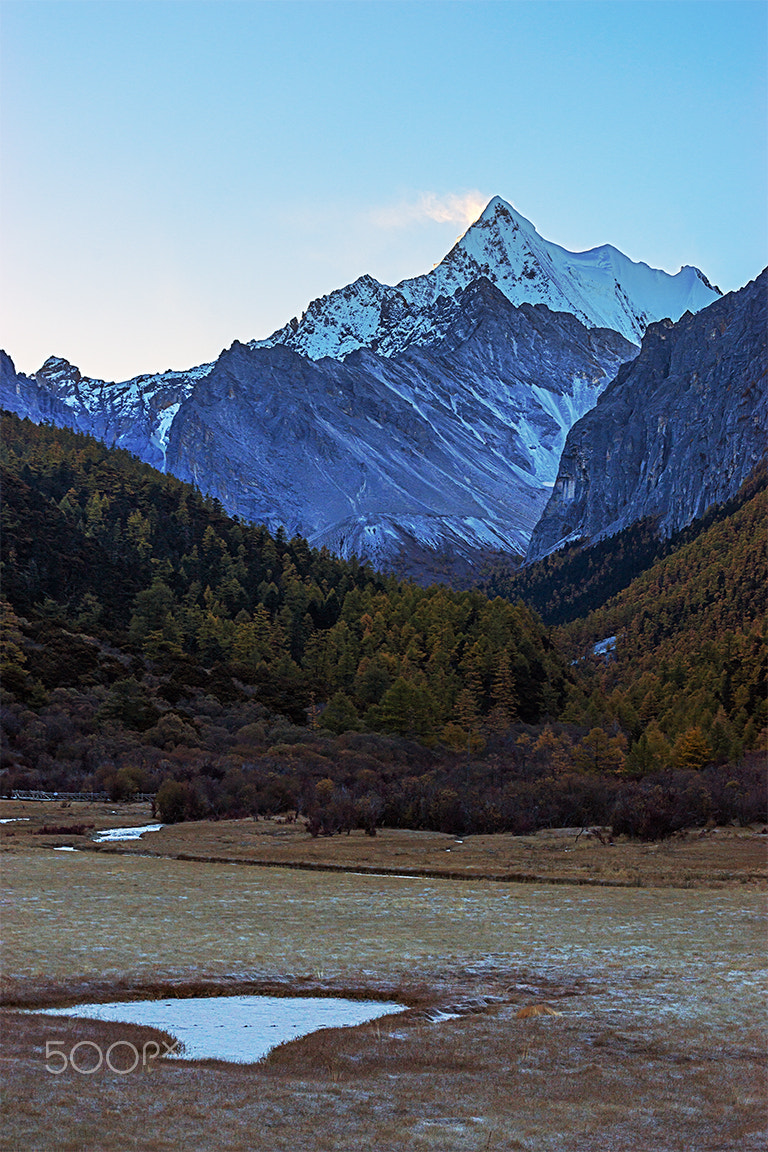 Sony a99 II + Minolta/Sony AF 70-200mm F2.8 G sample photo. Morning in mount xianuoduoji photography