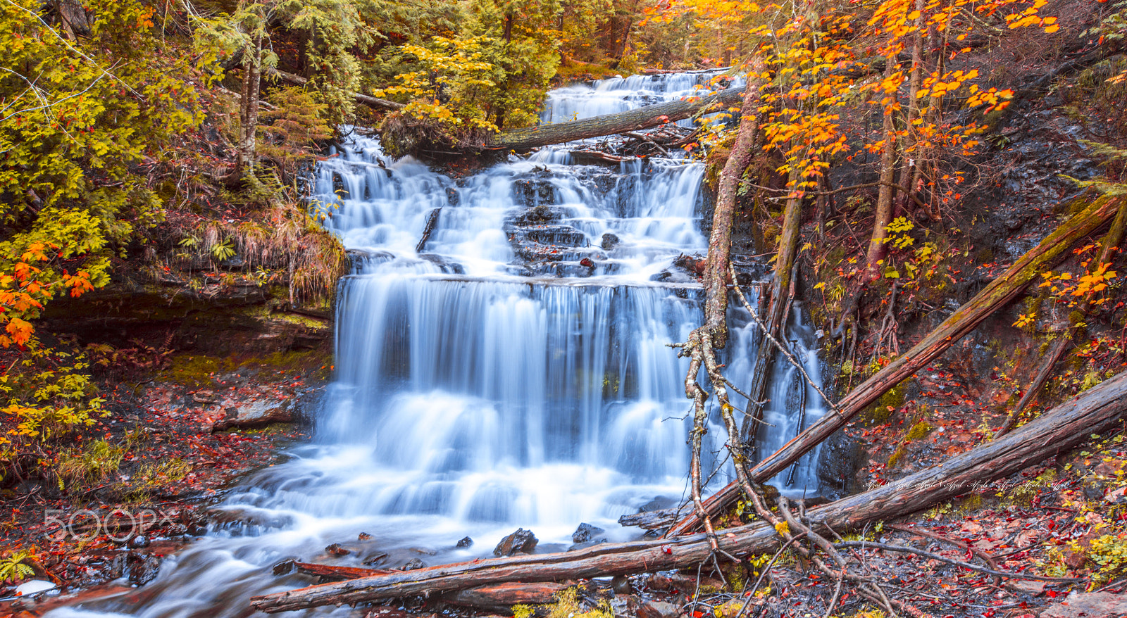 Nikon AF-S Nikkor 17-35mm F2.8D ED-IF sample photo. Water falls & season fall photography