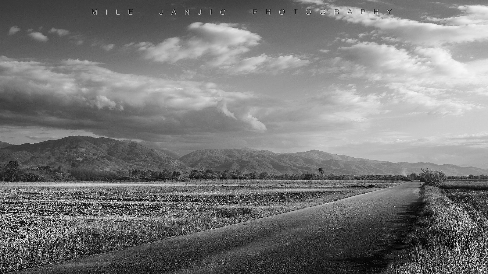 Canon EF-S 18-55mm F3.5-5.6 IS sample photo. Roads photography
