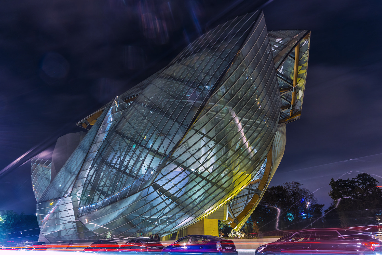 Sony SLT-A77 + Minolta AF 28-80mm F3.5-5.6 II sample photo. Fondation louis vuitton photography