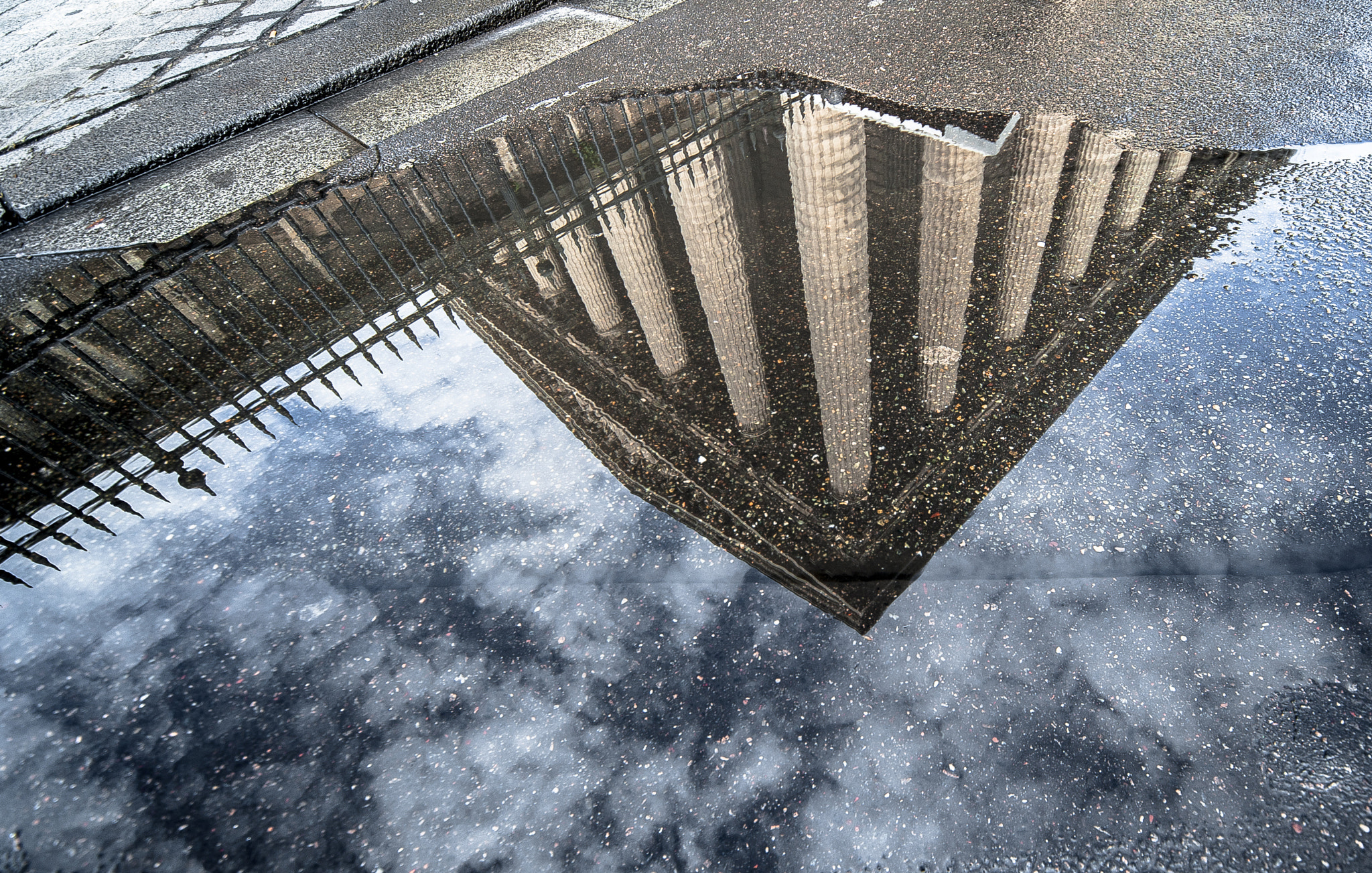 Sigma 12-24mm F4.5-5.6 EX DG Aspherical HSM sample photo. Riflessi parigini photography