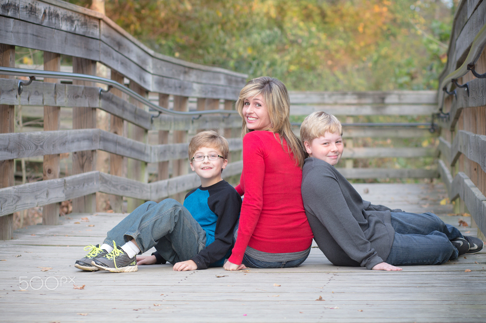 Canon EF 85mm F1.8 USM sample photo. Family on bridge photography