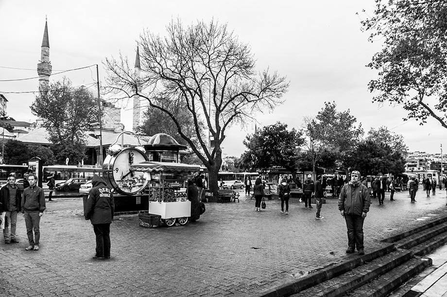 Nikon D300 sample photo. Yeter ki, "dokuz'u beş geçmesin(!)" o saat... photography