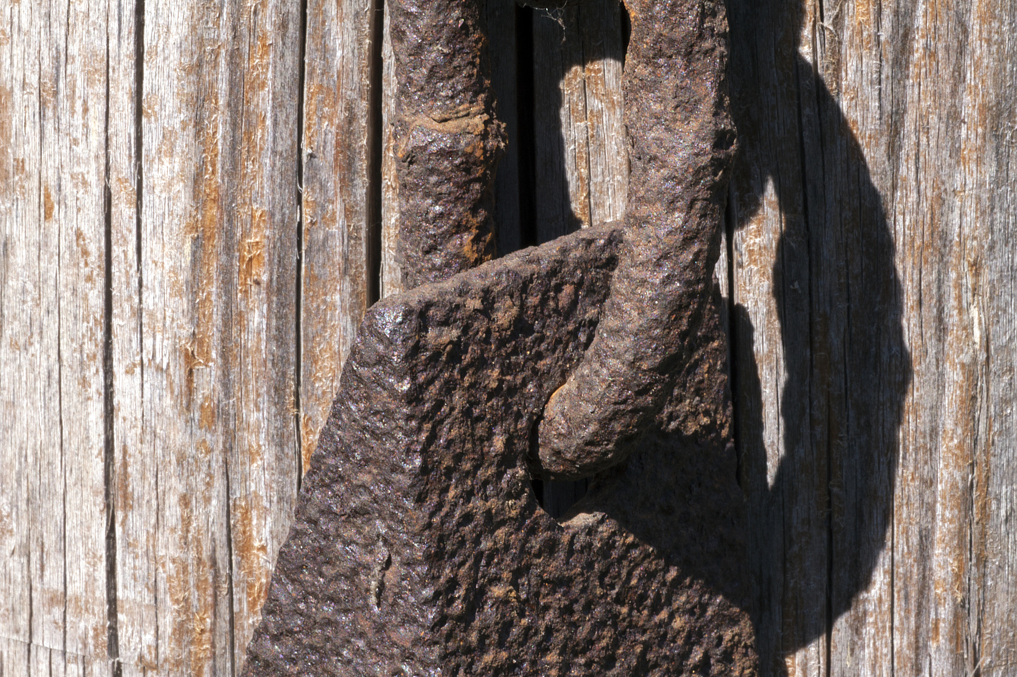 Canon EF 180mm F3.5L Macro USM sample photo. Old rusted chain photography