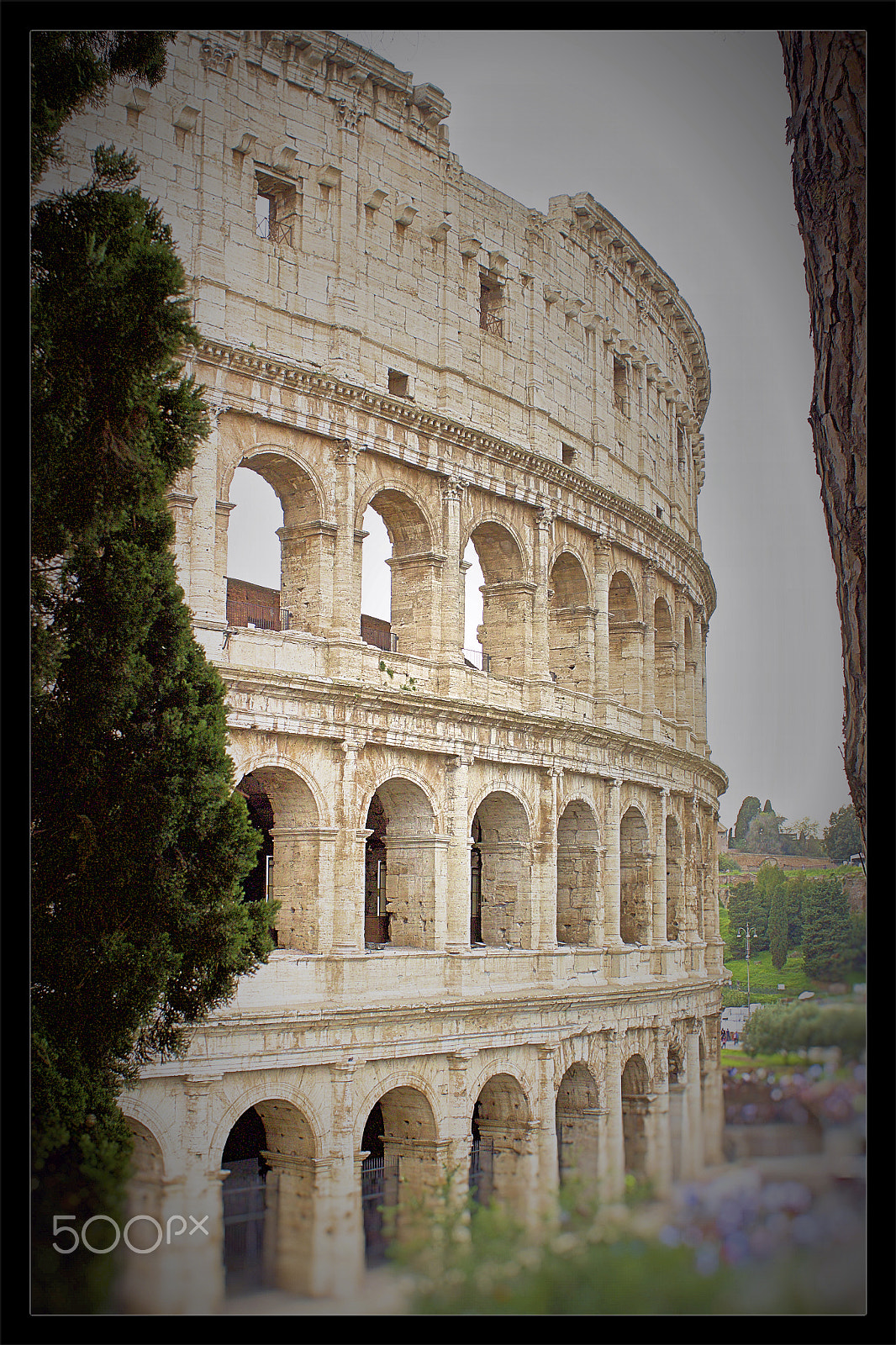 Canon EOS 650D (EOS Rebel T4i / EOS Kiss X6i) + Canon EF 28mm F1.8 USM sample photo. Colosseum rome photography
