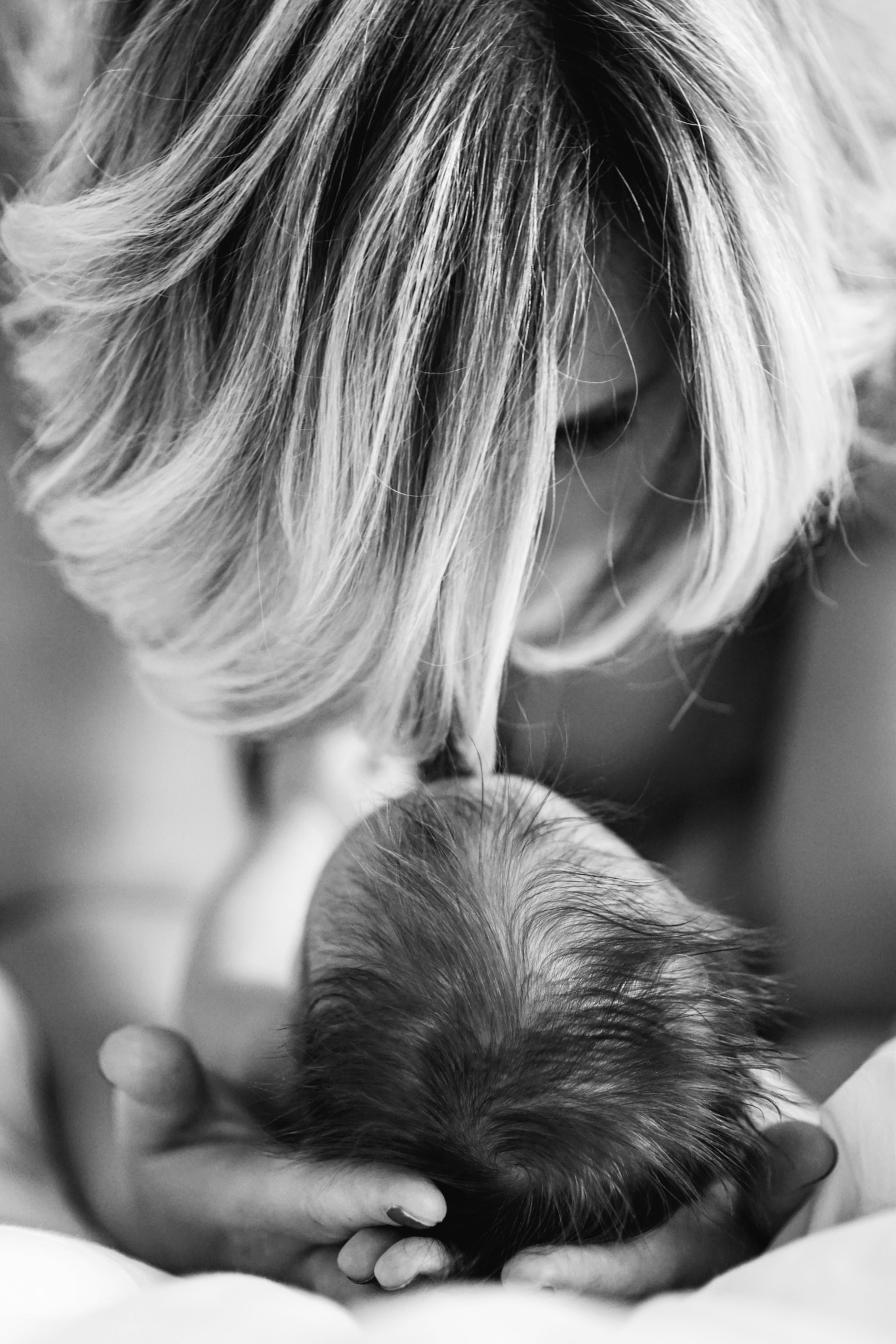 DT 85mm F1.4 SAM sample photo. Mum and baby photography