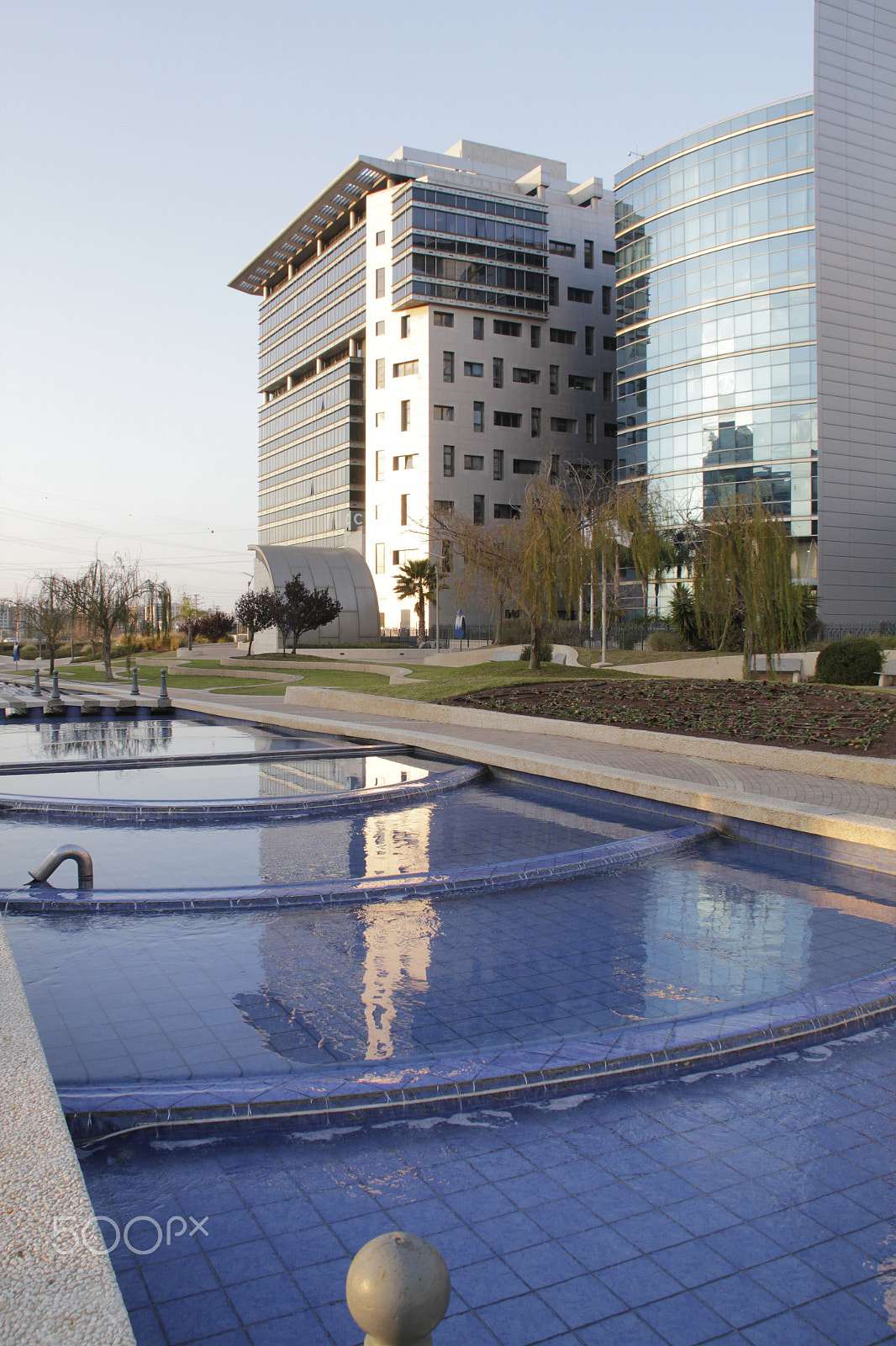 Canon EOS 550D (EOS Rebel T2i / EOS Kiss X4) sample photo. Beautiful modern industrial park office building photography