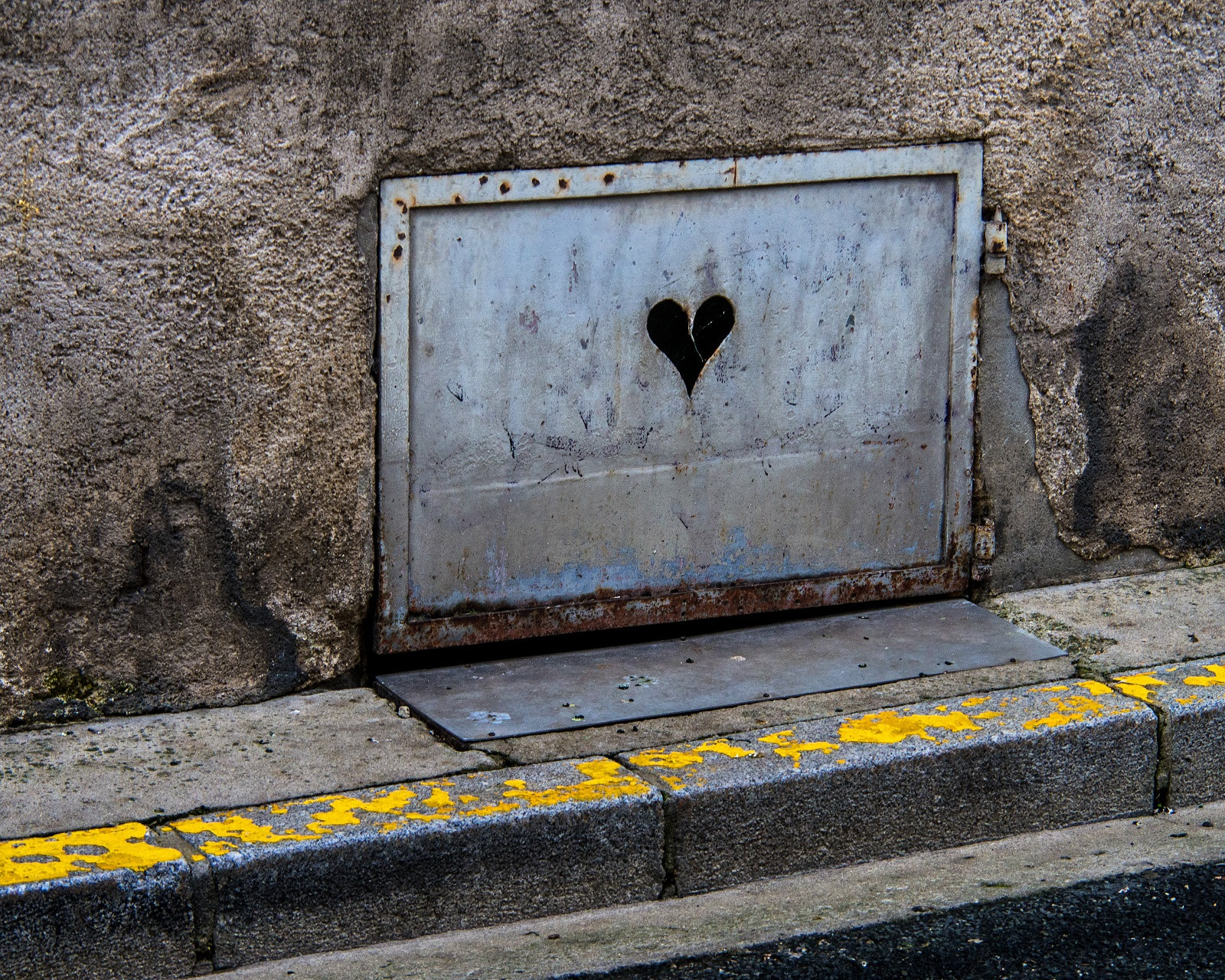 Olympus OM-D E-M5 sample photo. I love my street ! photography