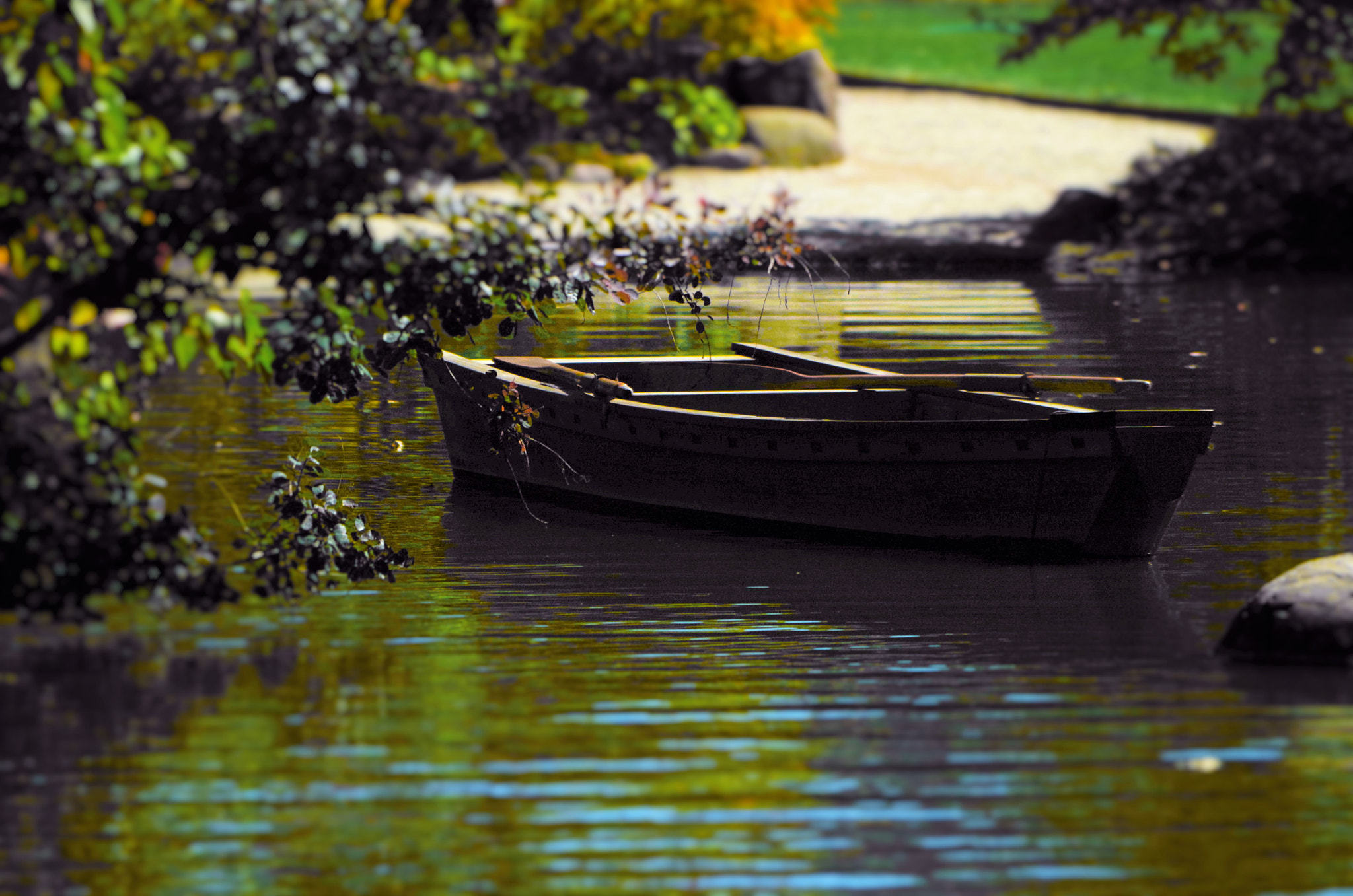 Pentax K-50 + Pentax smc DA 50-200mm F4-5.6 ED sample photo. Lonely boat photography