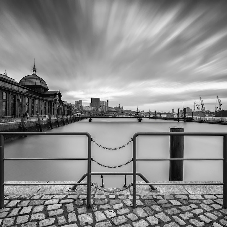 Canon EF 16-35mm F4L IS USM sample photo. Hamburg / fischmarkt vi photography