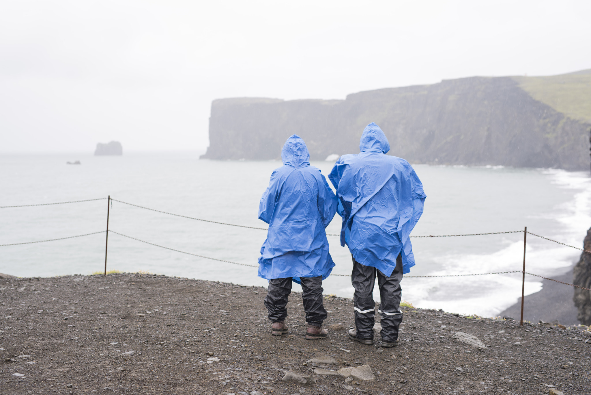 Nikon D610 + Sigma 50mm F1.4 DG HSM Art sample photo. Two tourists enjoying the view photography