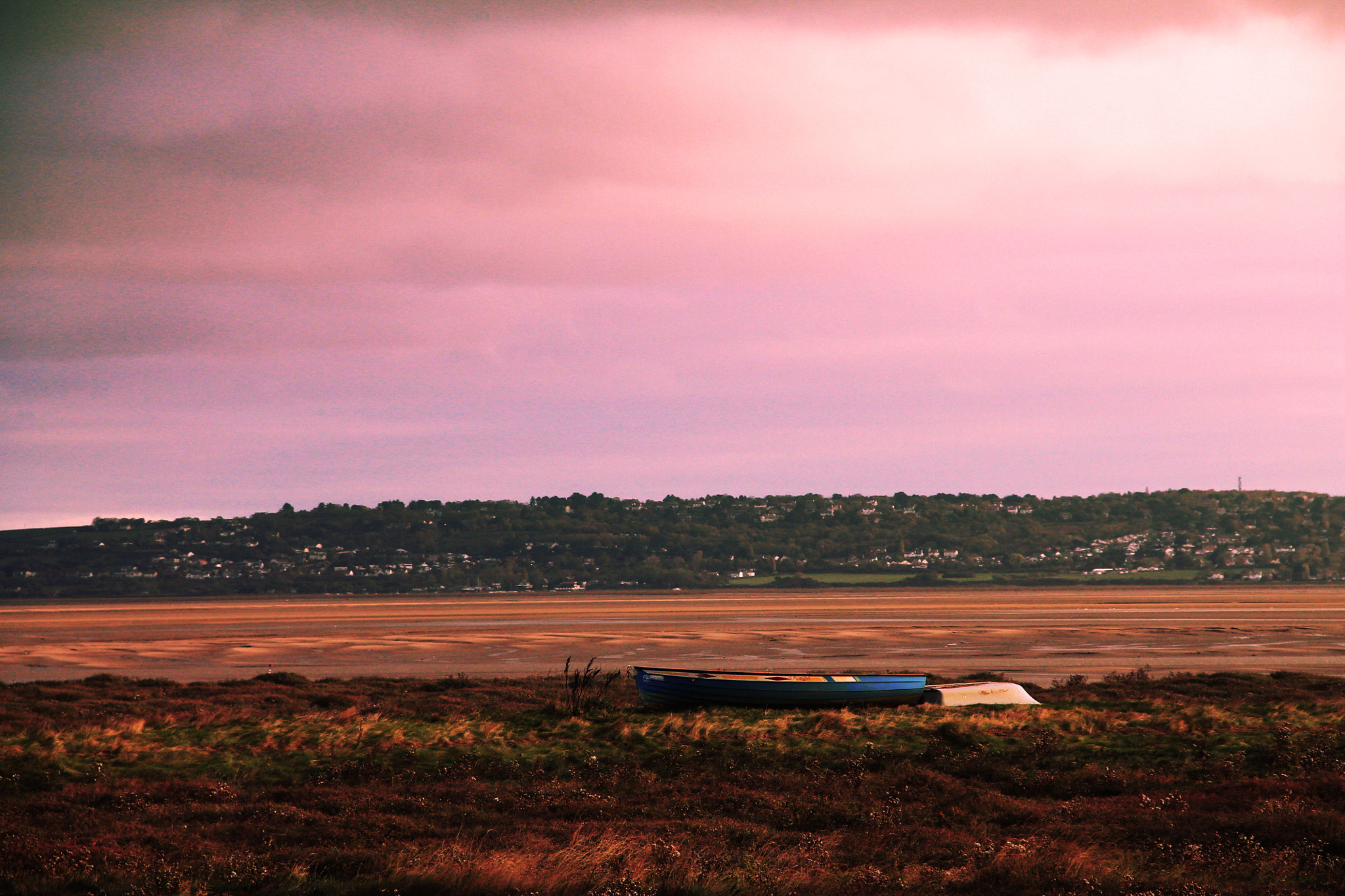 Canon EF-S 18-135mm F3.5-5.6 IS sample photo. Boat on the estuary photography
