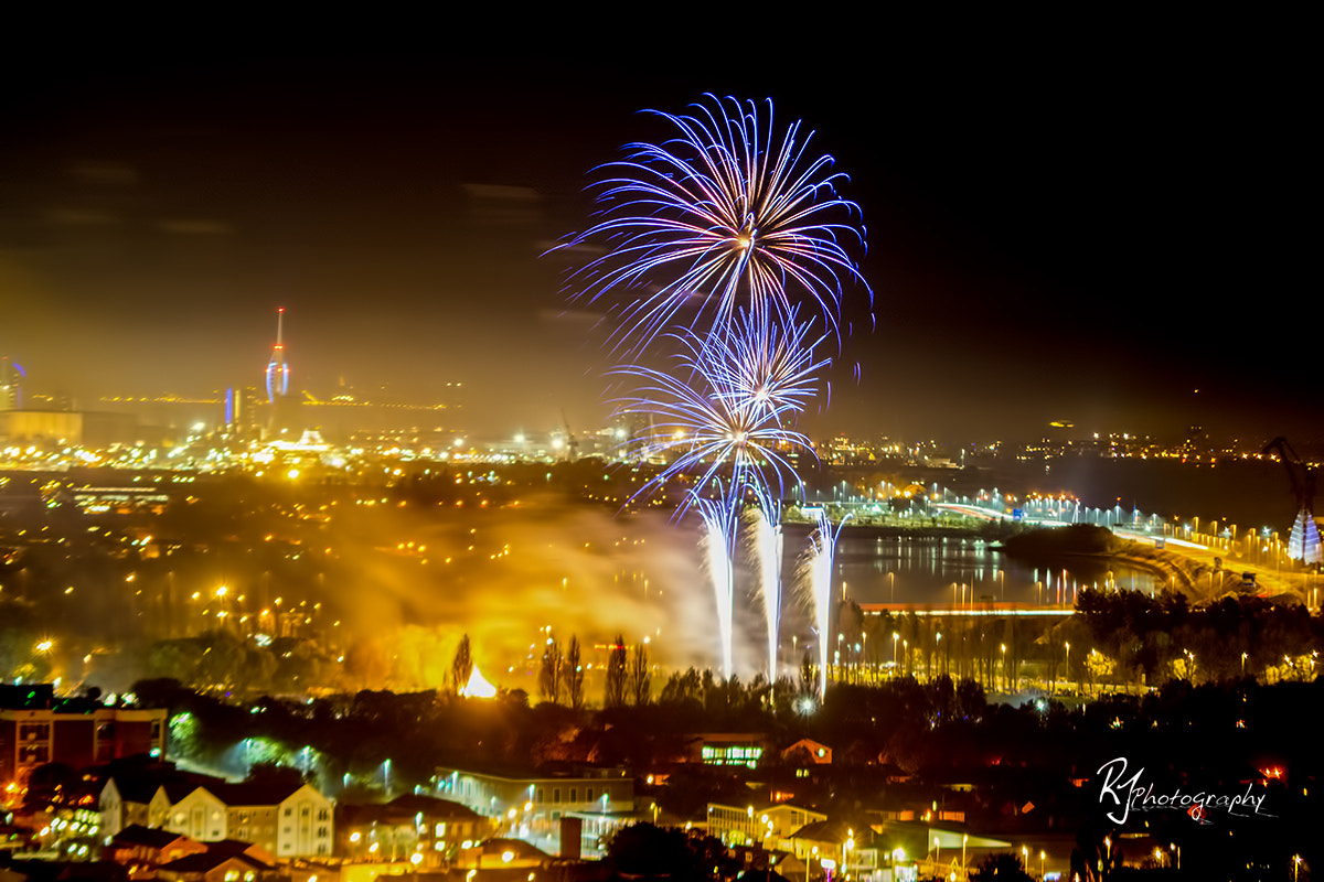 Sony SLT-A77 + Tamron AF 70-300mm F4-5.6 Di LD Macro sample photo. Fireworks night photography