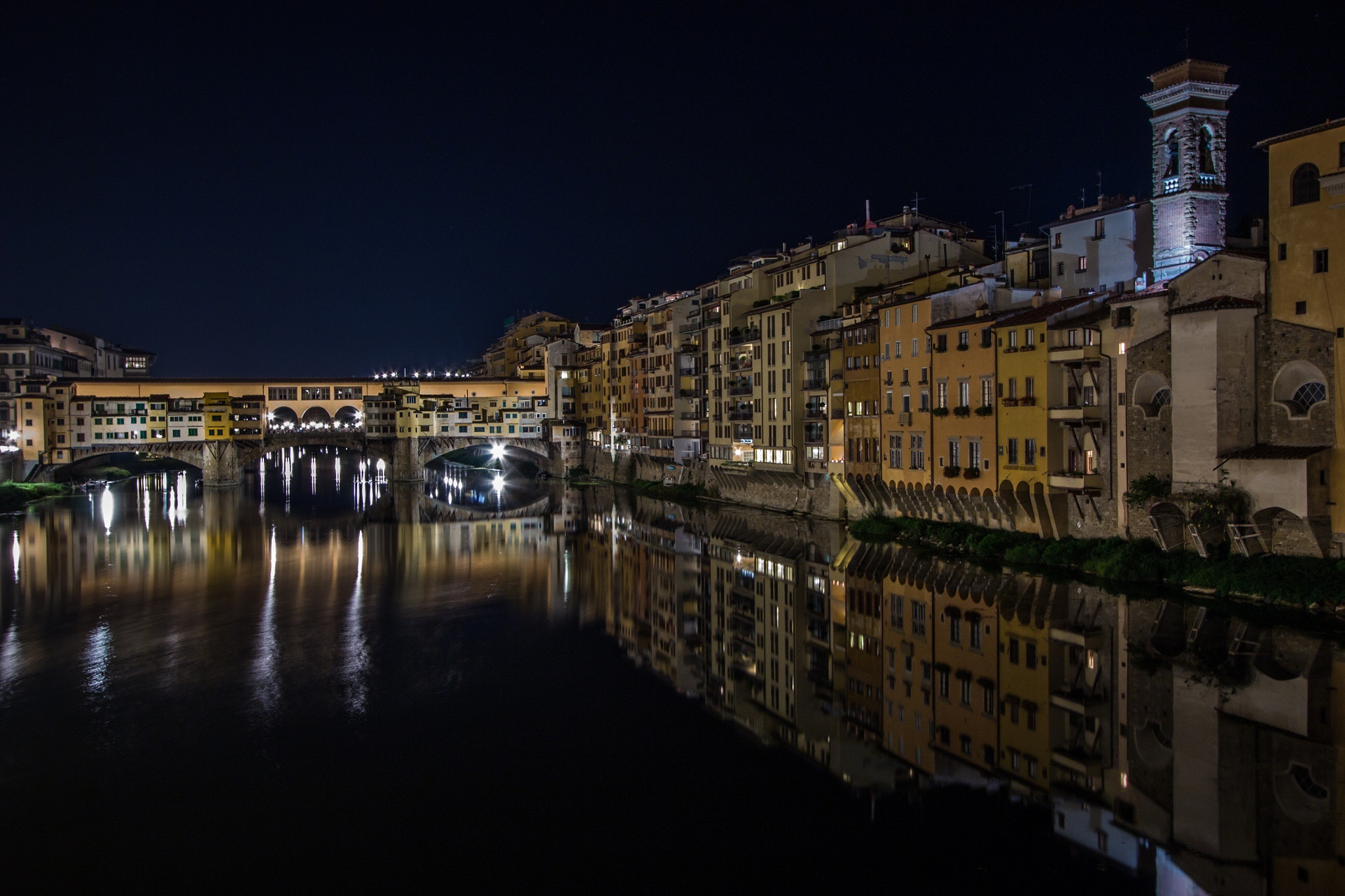 Canon EOS 100D (EOS Rebel SL1 / EOS Kiss X7) + Canon EF-S 10-22mm F3.5-4.5 USM sample photo. Ponte vecchio by night photography