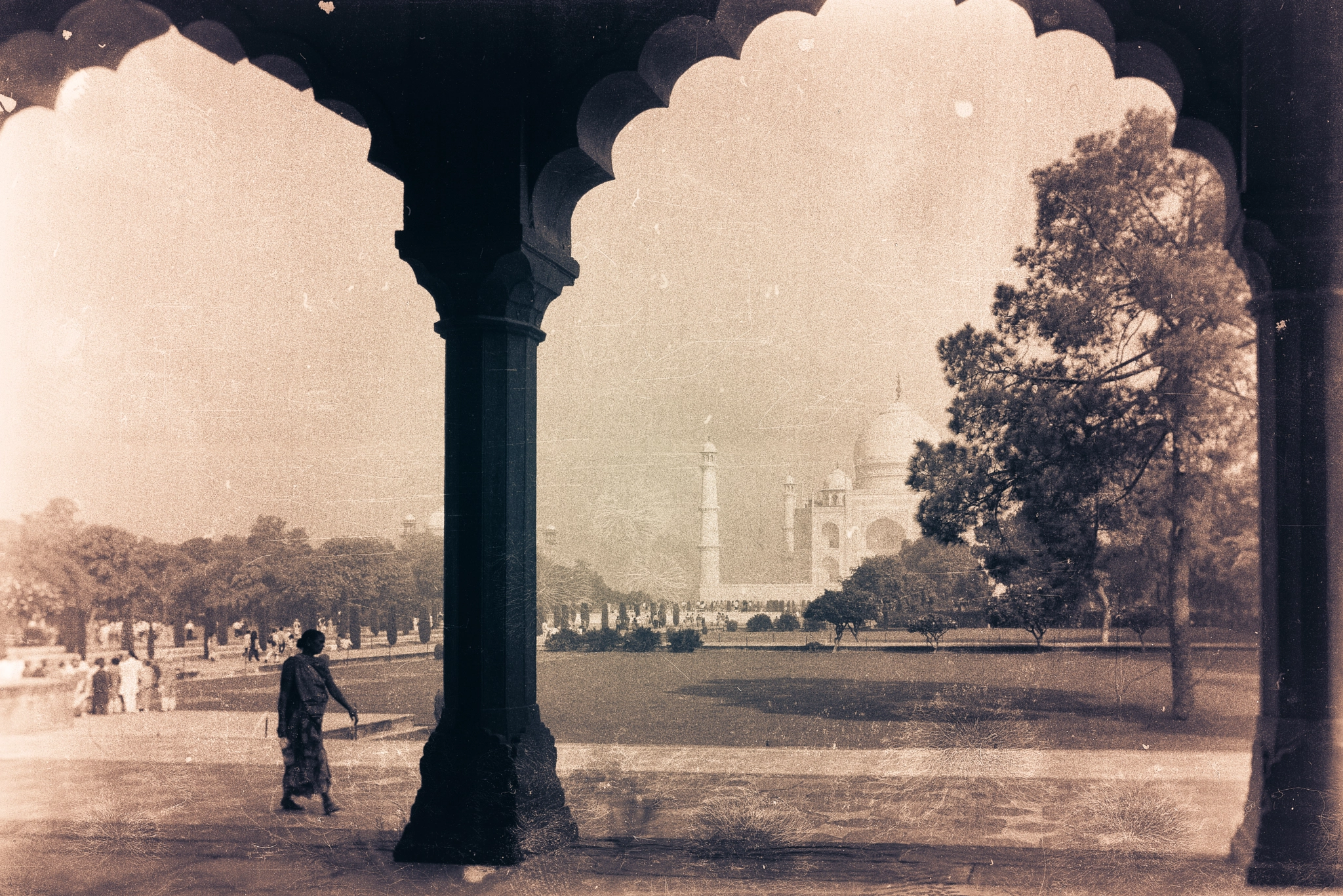 Sony a7R + Sony FE 28mm F2 sample photo. Old taj photography