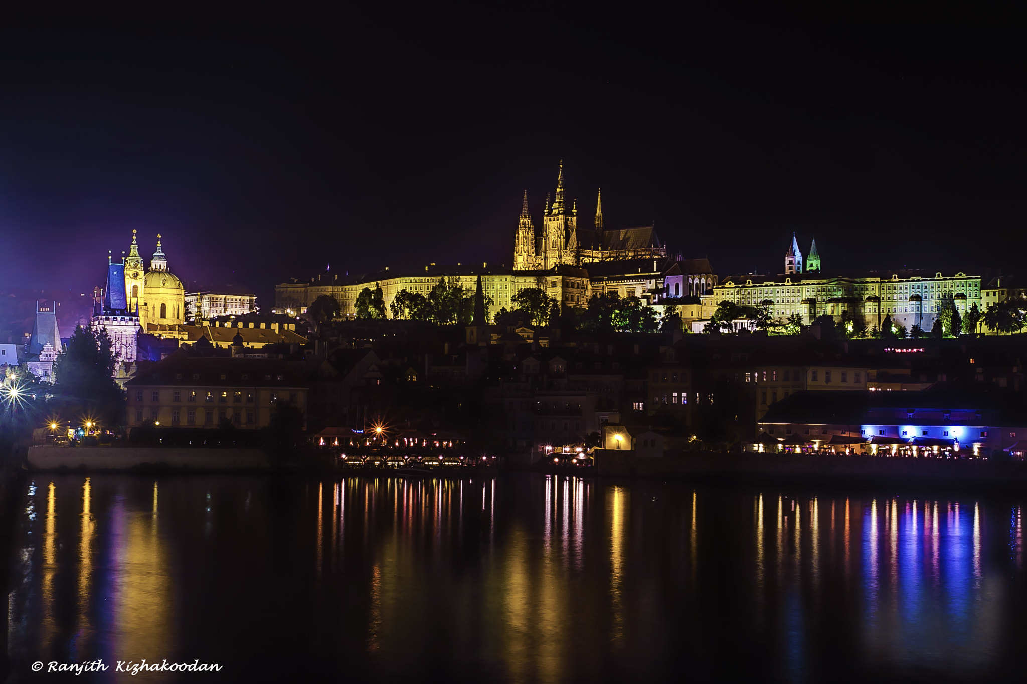Canon EOS 80D + Tamron SP AF 17-50mm F2.8 XR Di II LD Aspherical (IF) sample photo. Prague castle view at night photography