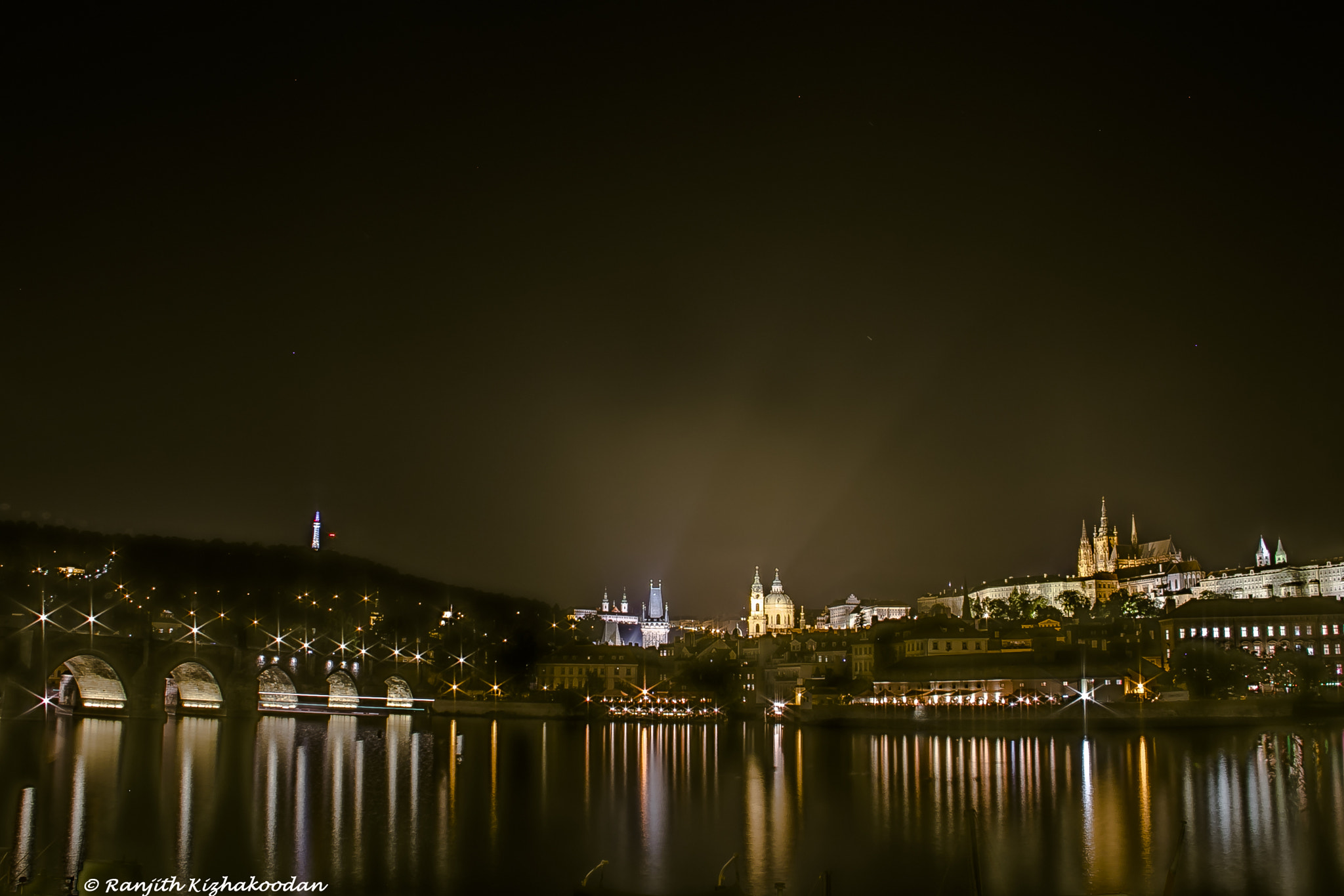 Canon EF-S 18-135mm F3.5-5.6 IS sample photo. Prague castle view at night photography