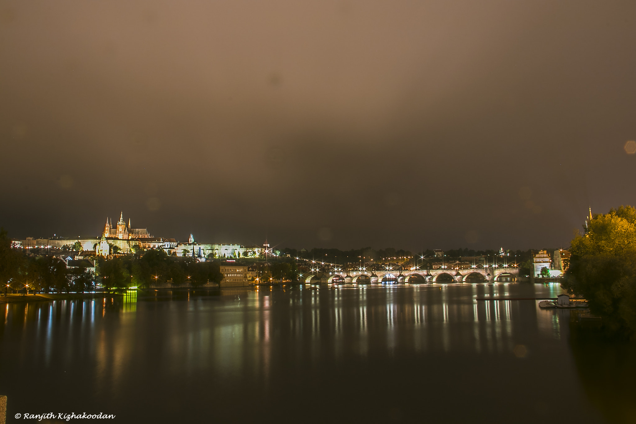 Canon EF-S 18-135mm F3.5-5.6 IS sample photo. Prague castle view at night photography