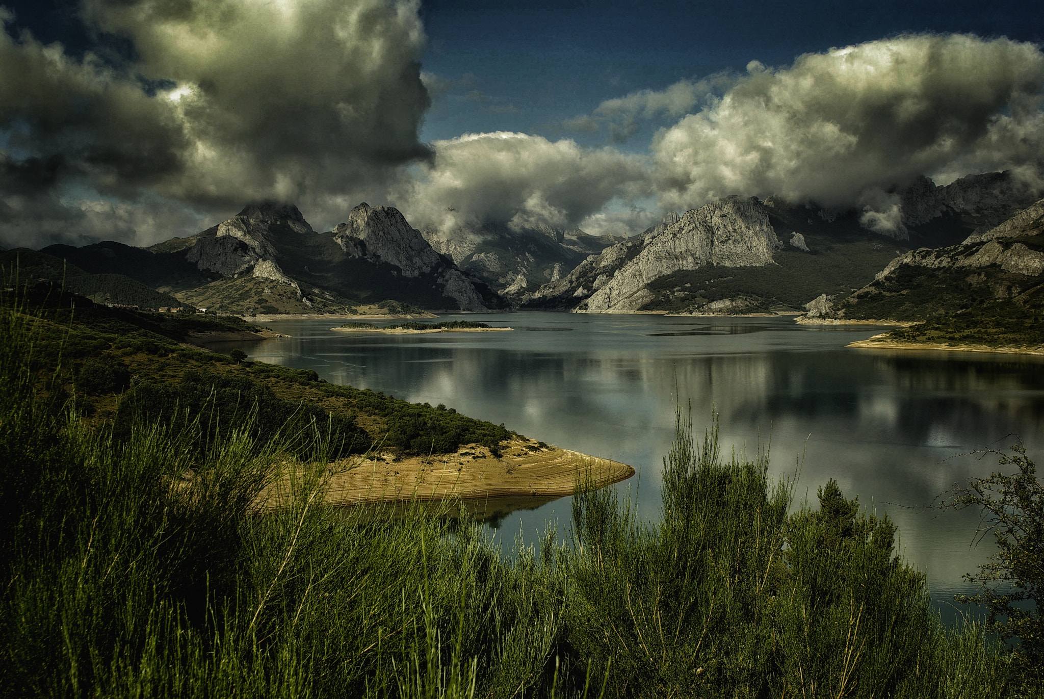 Pentax K10D sample photo. Before the storm, picos di europa photography