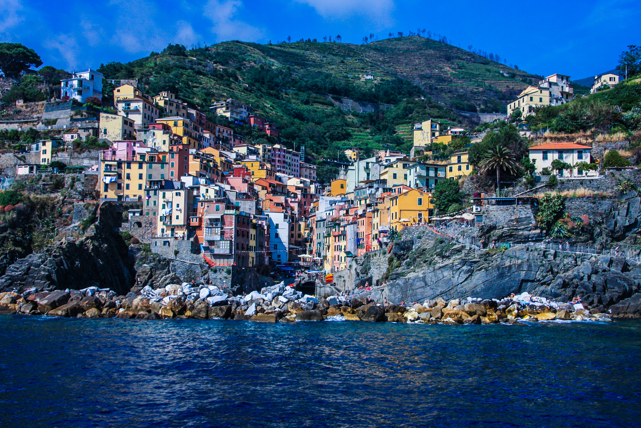 Sigma 18-250mm F3.5-6.3 DC OS HSM sample photo. Riomaggiore in the cinque terre photography
