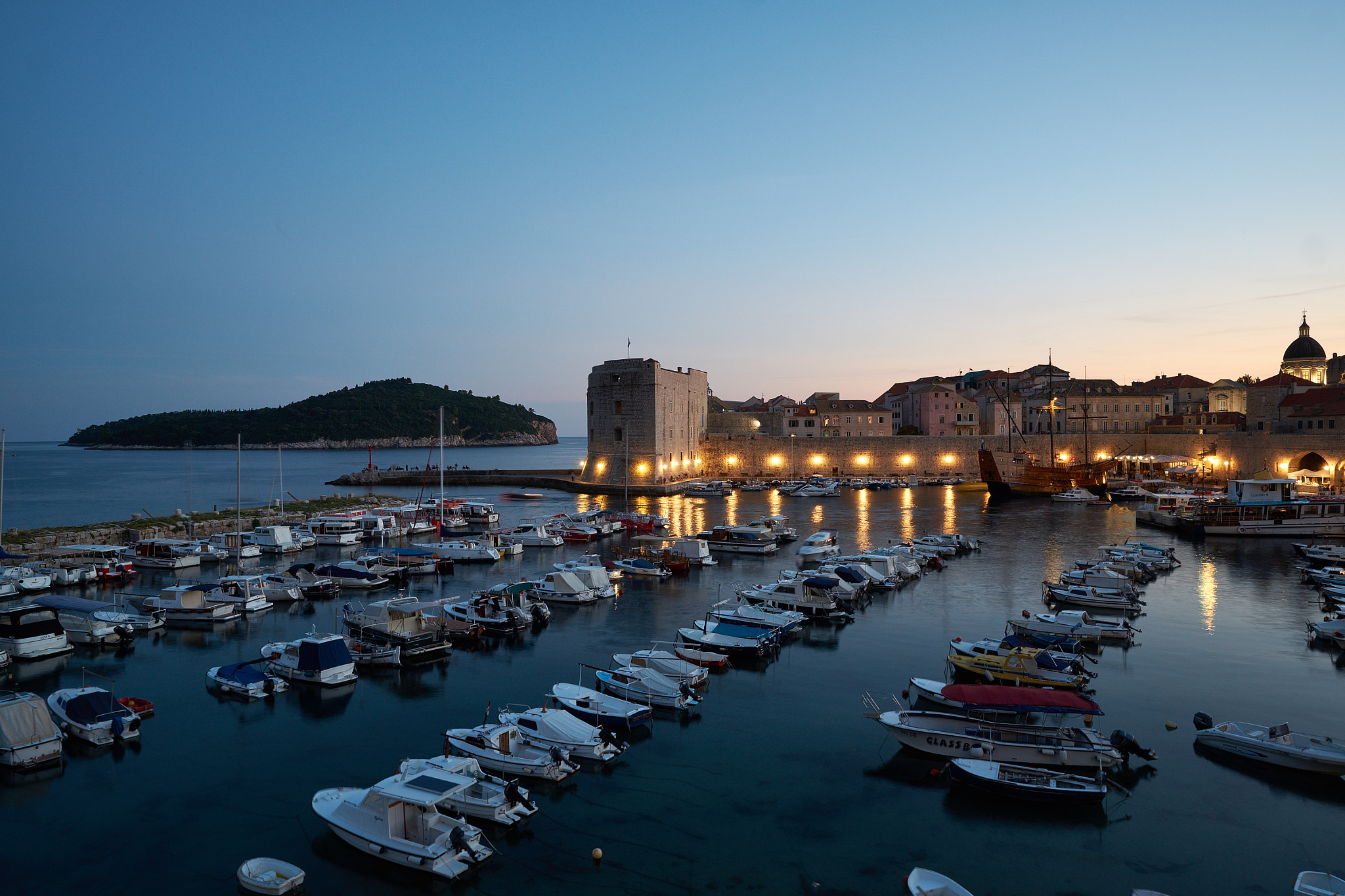 Fujifilm X-Pro1 + Fujifilm XF 14mm F2.8 R sample photo. ... photography