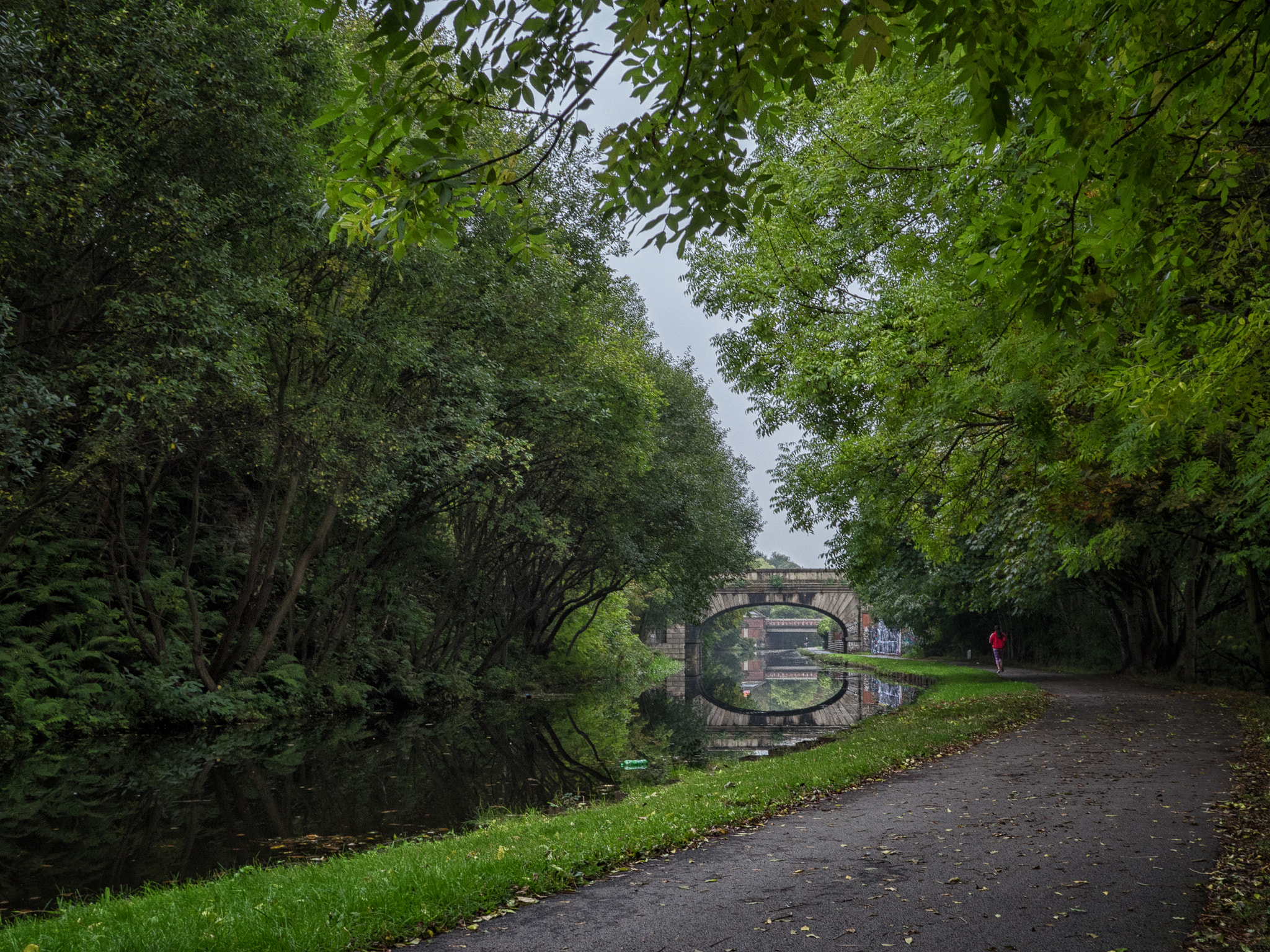 Panasonic Lumix DMC-GX8 + Panasonic Lumix G 14mm F2.5 ASPH sample photo. Leeds canal photography