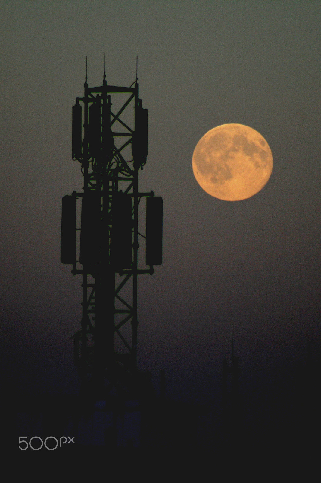 Canon EOS 400D (EOS Digital Rebel XTi / EOS Kiss Digital X) sample photo. Antenna and the moon photography