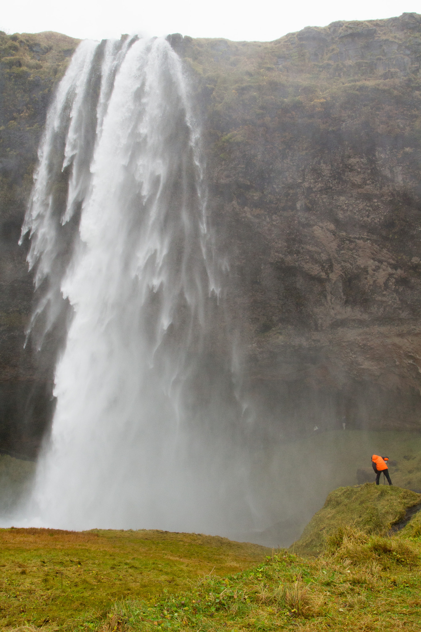 Canon EOS 700D (EOS Rebel T5i / EOS Kiss X7i) sample photo. The man and the waterfall photography
