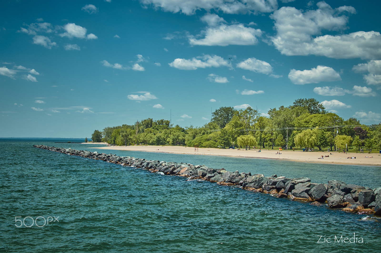 Nikon D3200 + Nikon AF-S DX Nikkor 35mm F1.8G sample photo. Toronto center island photography